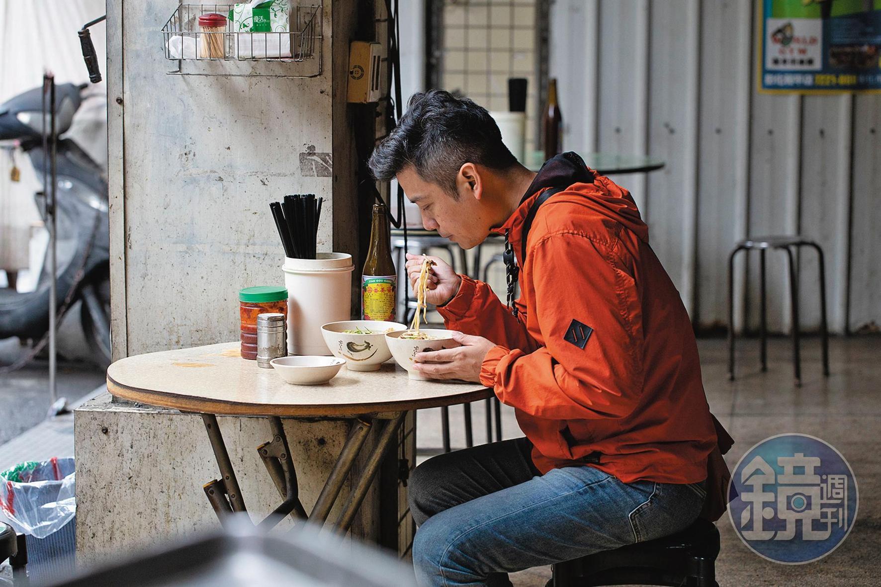 邱明憲在當地展開田野式的調查，希望自己能夠真正的了解家鄉。