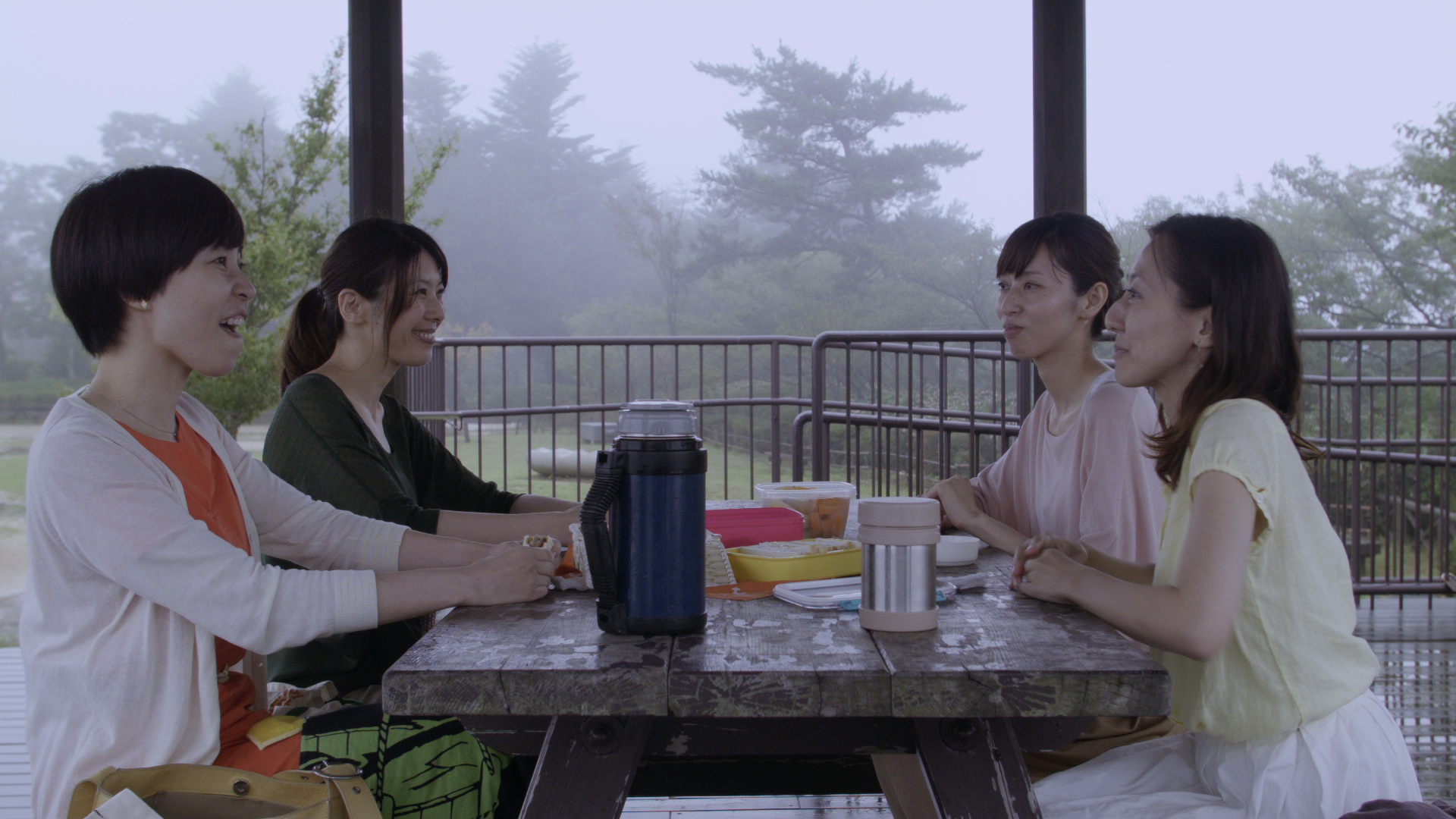 濱田龍介執導的《歡樂時光》在海內外影展都獲得極高評價，4位素人女演員也在盧卡諾國際影展拿下最佳女主角殊榮。（東昊影業提供）