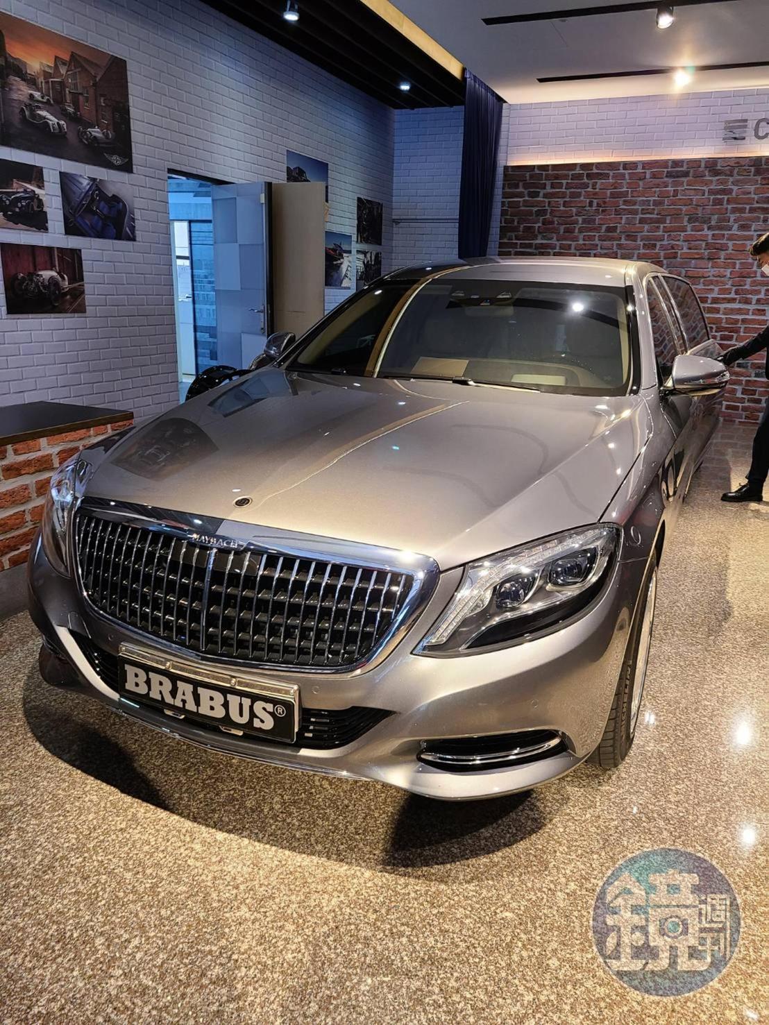這台賓士車王Mercedes-Maybach S650 Pullman雖然不是限量版本,但想要購買必須要通過原廠審查資格。