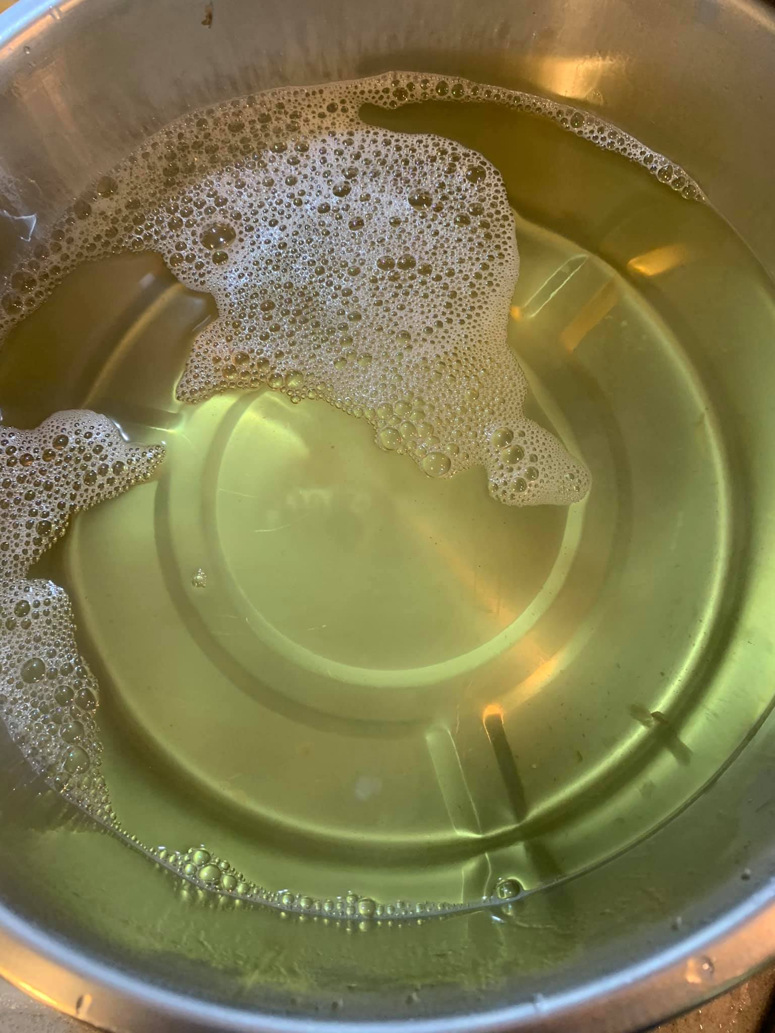 瀝出清澈的高湯。