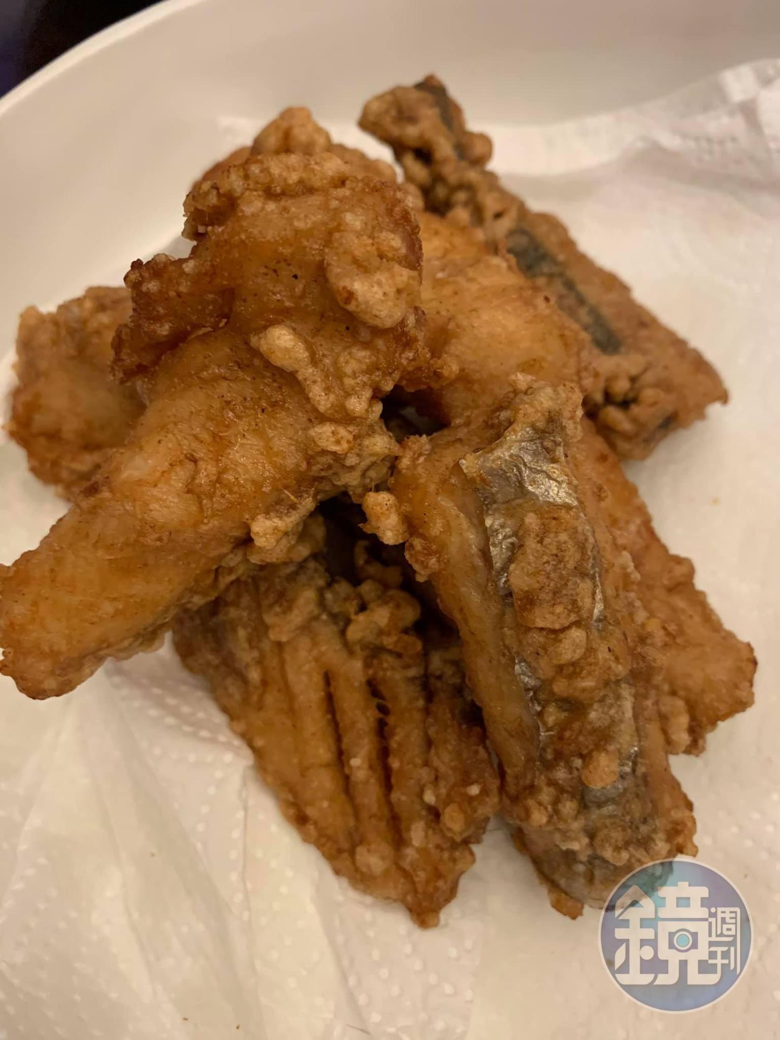 炸好的土魠魚，金黃酥脆。