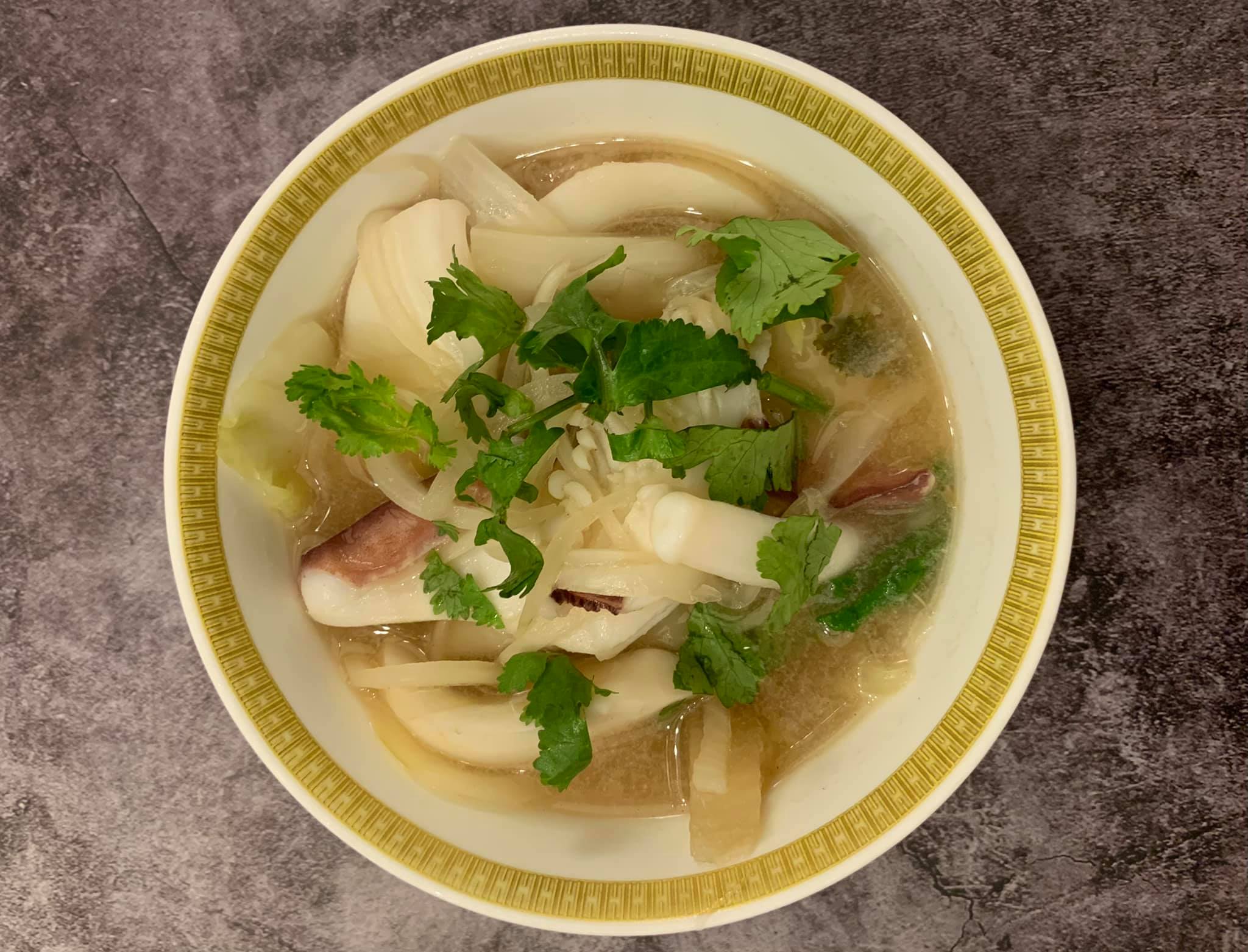 「生炒花枝羹」吃的是花枝的爽脆與羹湯的鮮酸。