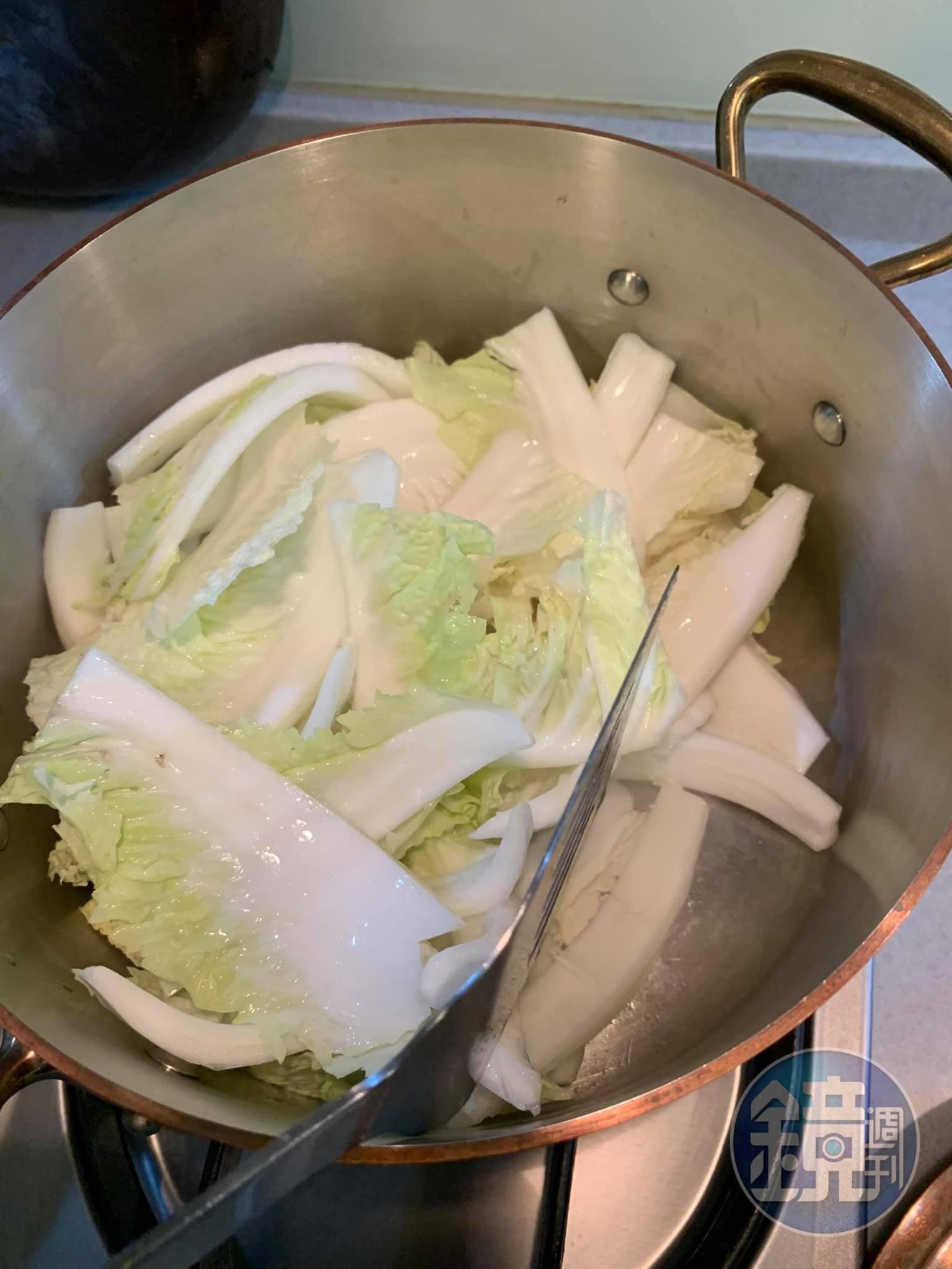 炒白菜梗。