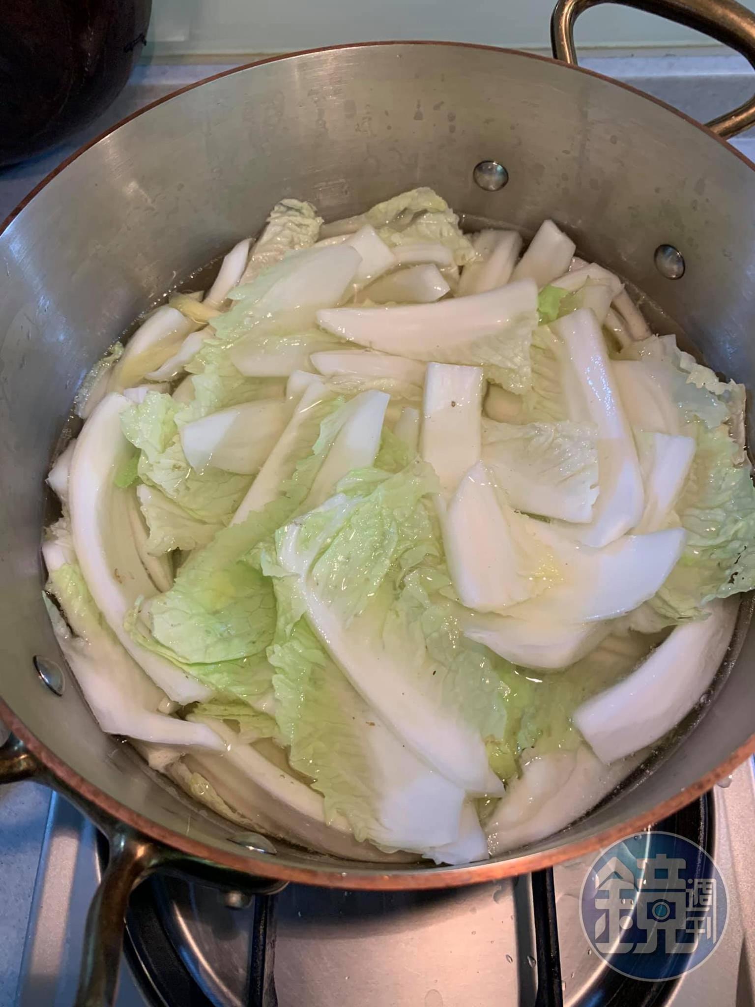 放入高湯。