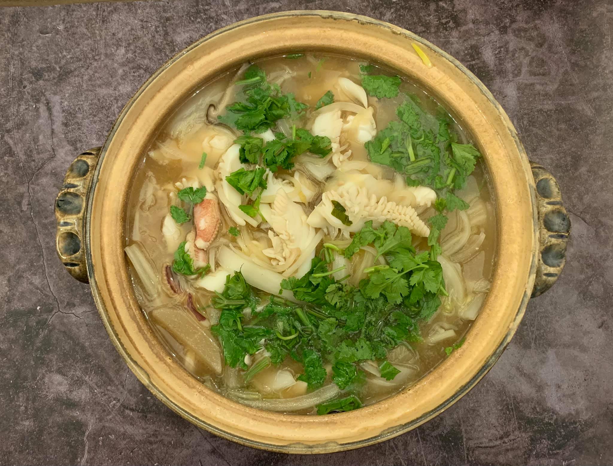 生炒花枝羹完成，把夜市小吃帶到家中餐桌。