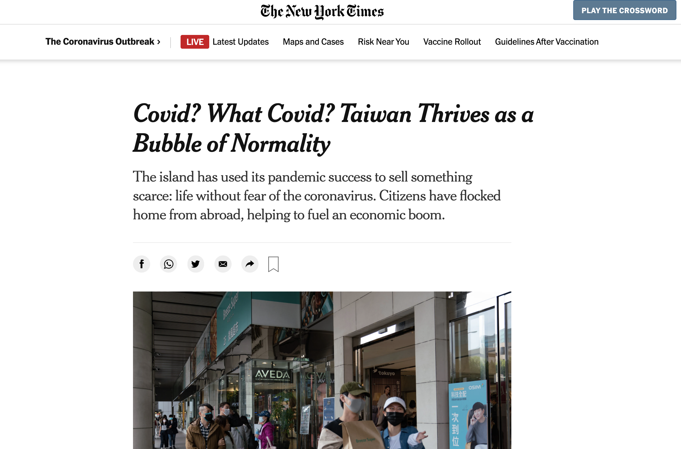 《紐約時報》13日以「武漢肺炎？那是什麼？台灣在正常安穩的的泡泡下蓬勃發展」報導台灣。（翻攝紐時官網）