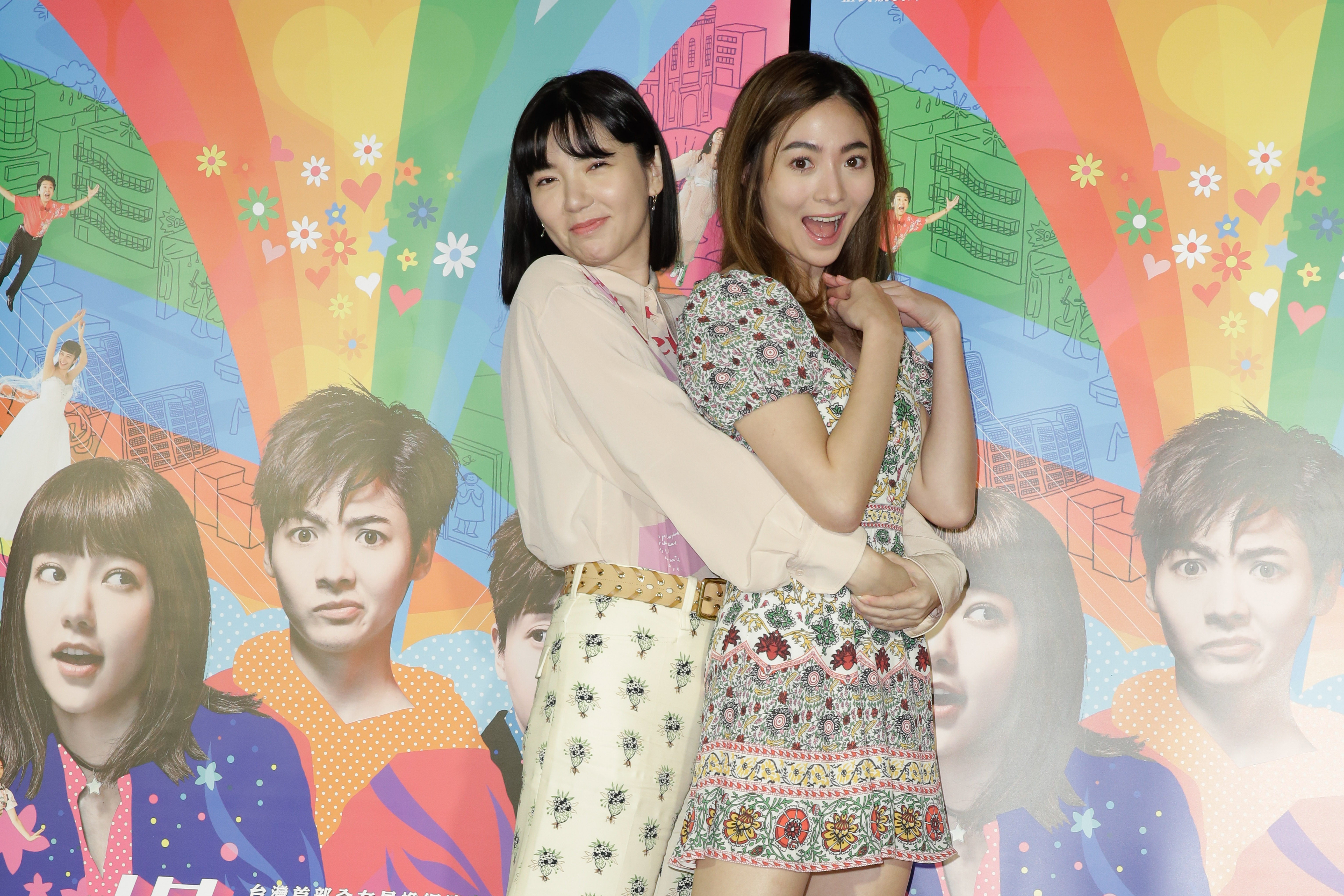 現在造型雖然跟戲中不同了，但郭雪芙（左）與謝沛恩戲外還是可以裝親密。