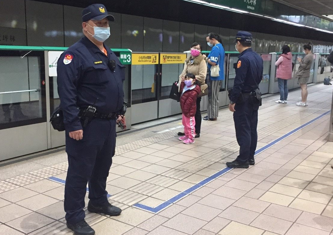 捷警加強派員巡守，確保捷運站內安全。（北捷提供）