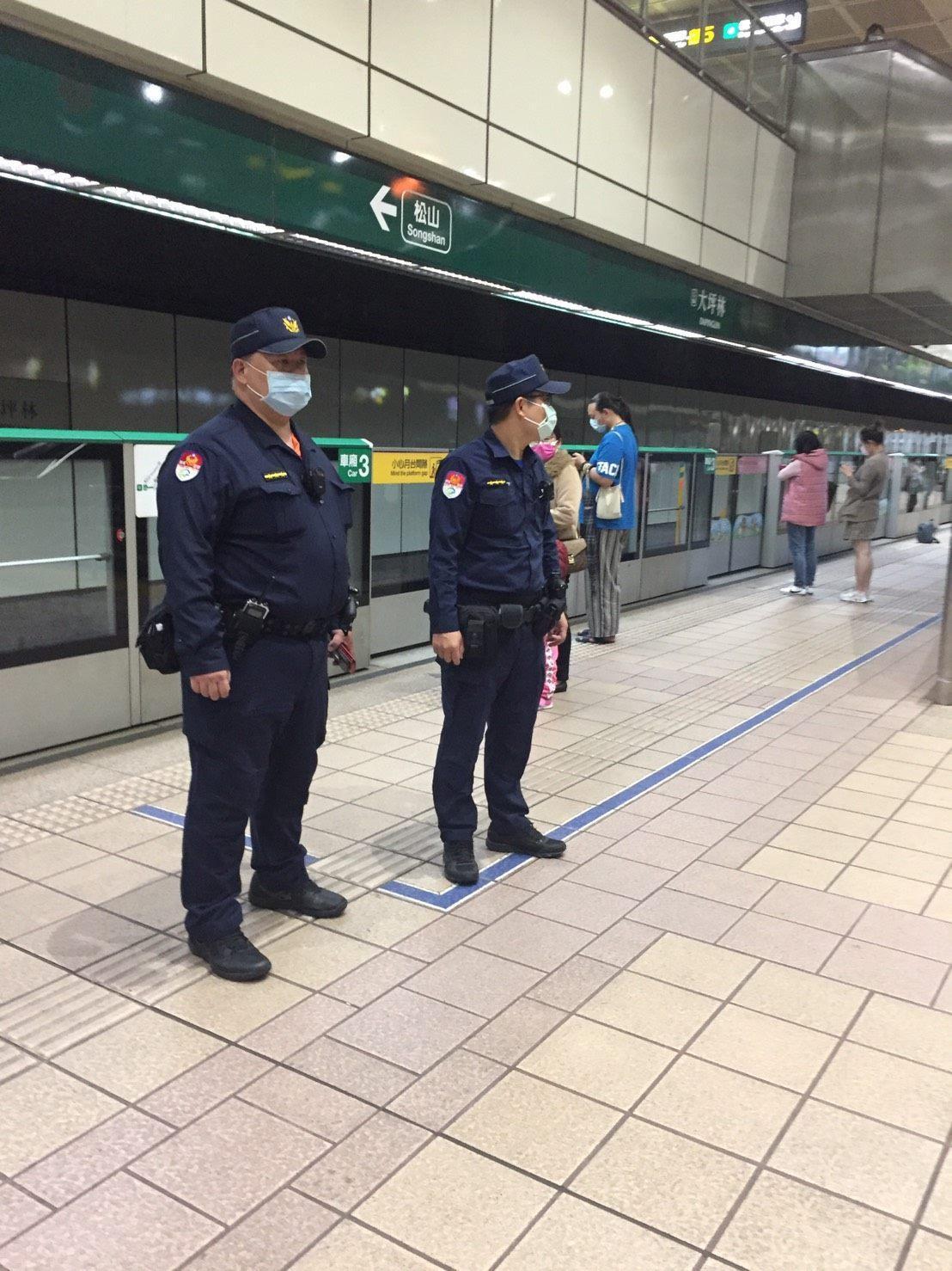 捷警加強派員巡守,確保捷運站內安全。(北捷提供)