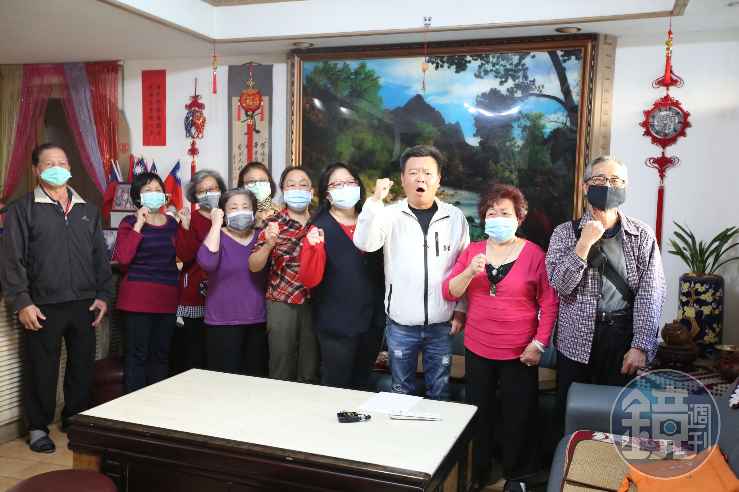 住戶們對於包商和市府的消極、卸責的態度相當不滿，誓言繼續抗爭。