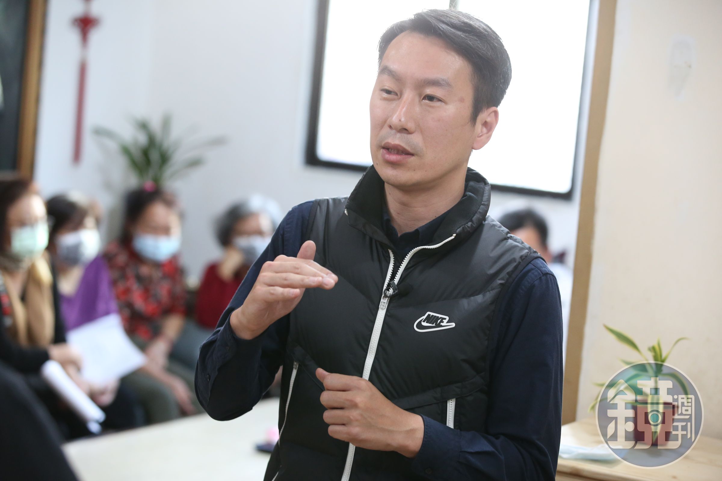 新北市議員劉美芳服務處執行長賴立竹指出，呼籲市府應重視住戶的需求，多傾聽住戶的心聲，圓滿解決爭議。