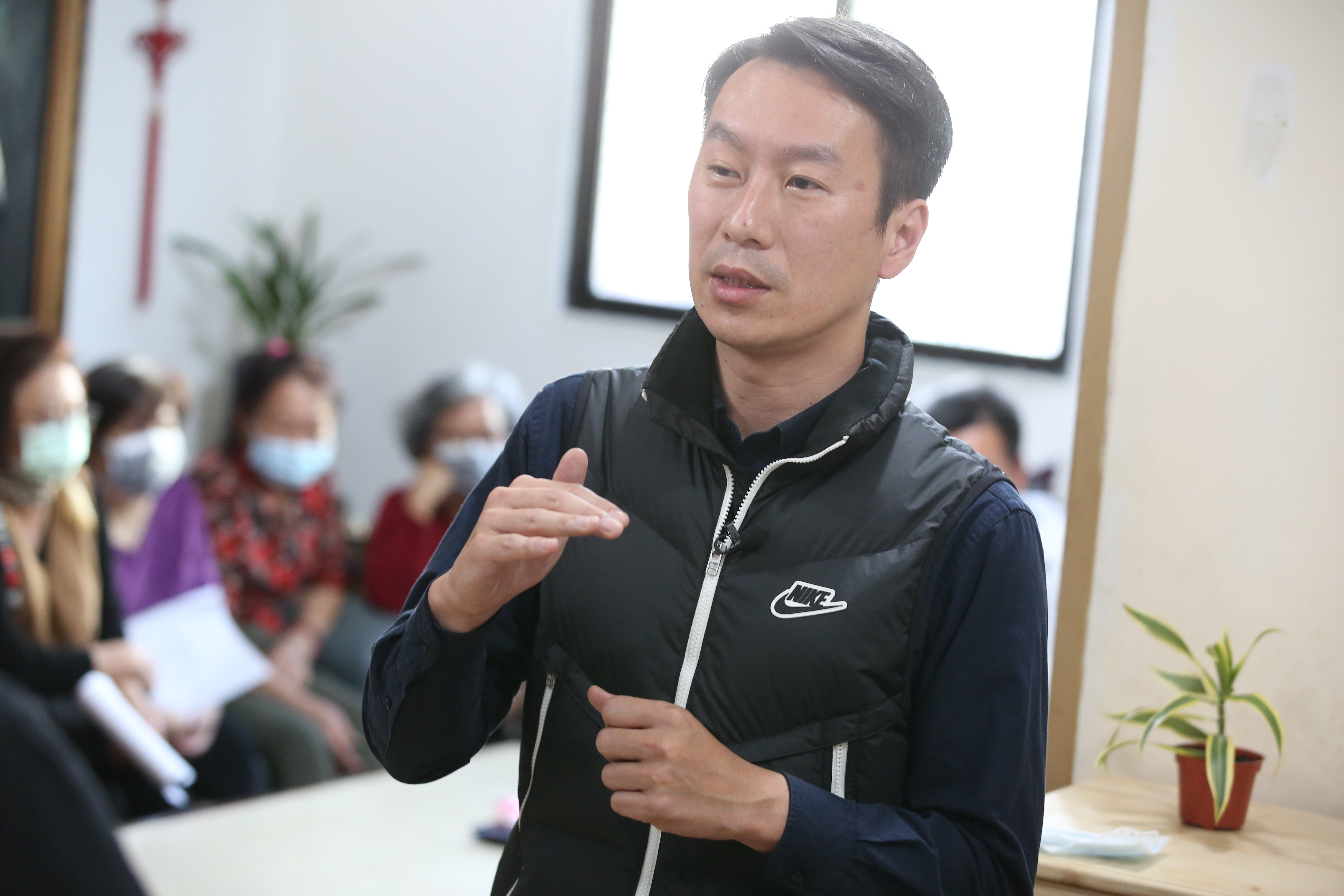 新北市議員劉美芳服務處執行長賴立竹指出，呼籲市府應重視住戶的需求，多傾聽住戶的心聲，圓滿解決爭議。