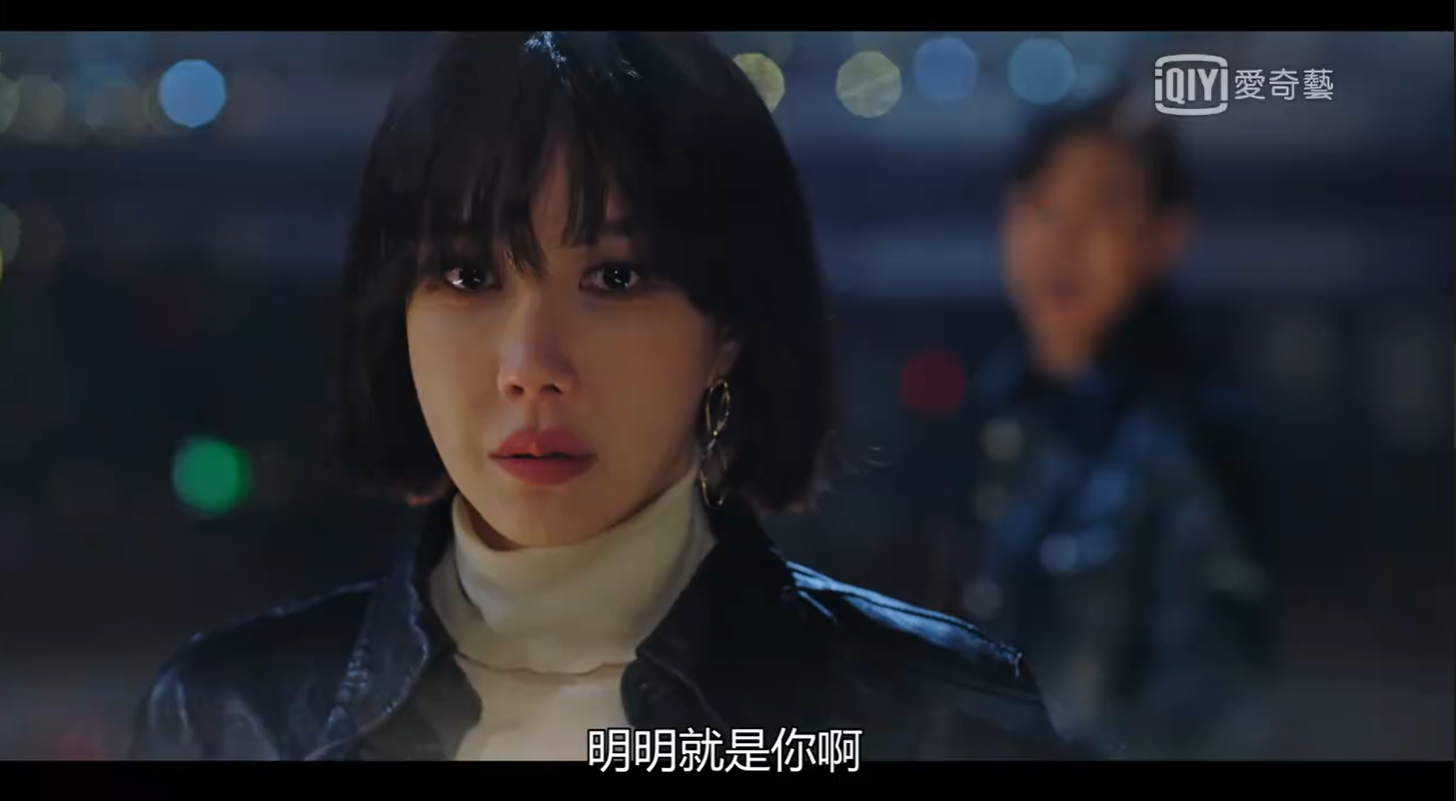 羅根對羅愛嬌說「明明就是妳啊」,讓觀眾認為她其實就是沈秀蓮。(翻攝自愛奇藝)