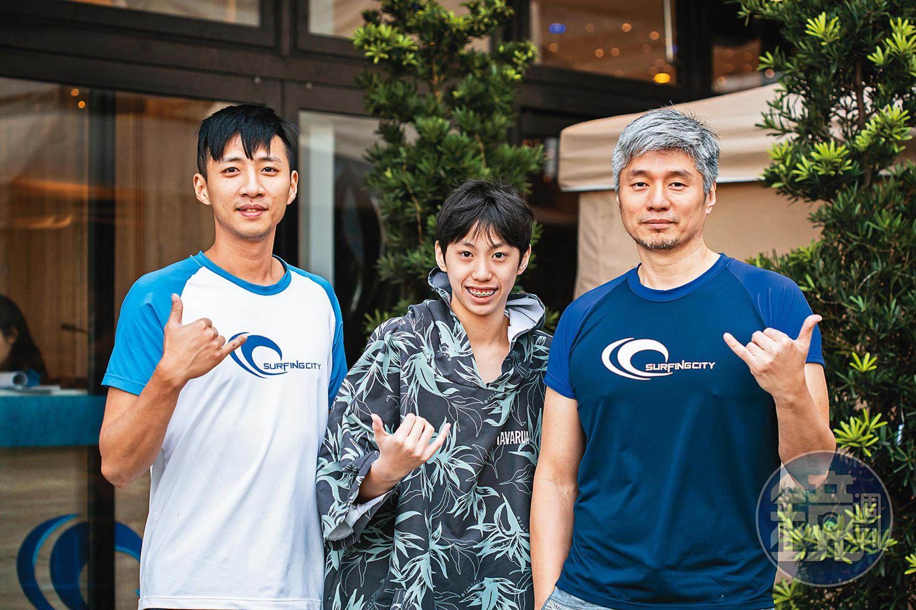 浪極光創辦人威哥(右)與年輕專業的教練群。