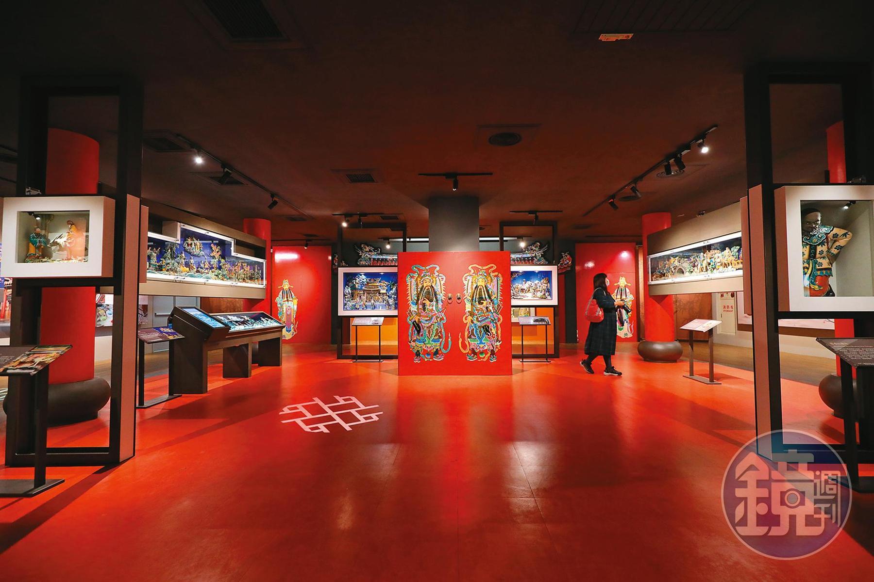 「嘉義市立博物館」1樓展示以交趾陶做成的嘉義意象。