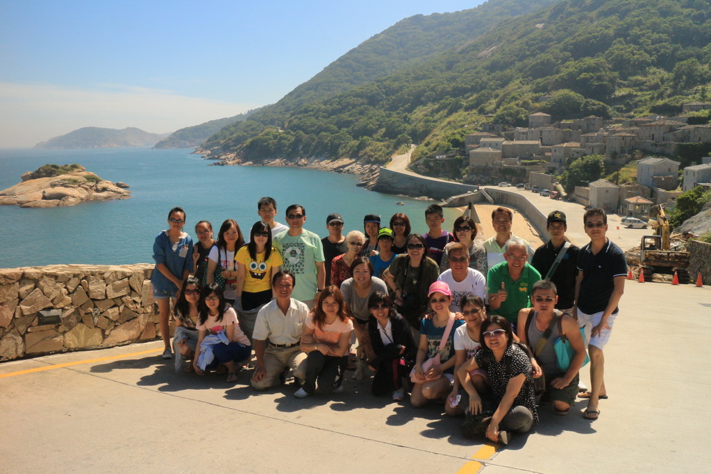 王綺慧大力推廣家鄉之美，常組團帶朋友和員工到馬祖旅遊。（王綺慧提供）