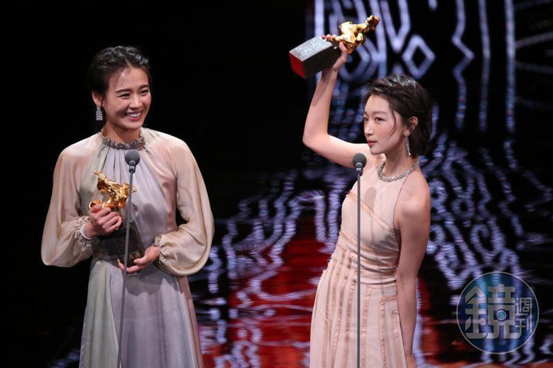 2016年馬思純(左)與周冬雨同獲金馬影后,過往兩人曾常在微博「打情罵俏」,但近年少見互動。(本刊資料照)