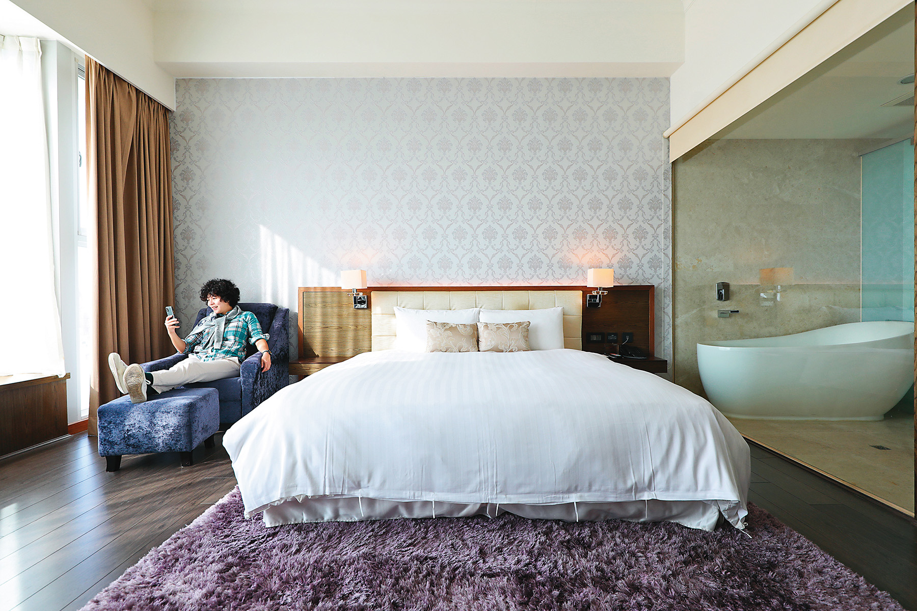 「鈺通大飯店」行政套房的裝潢中規中矩，但空間與寢具皆相當寬敞舒適。