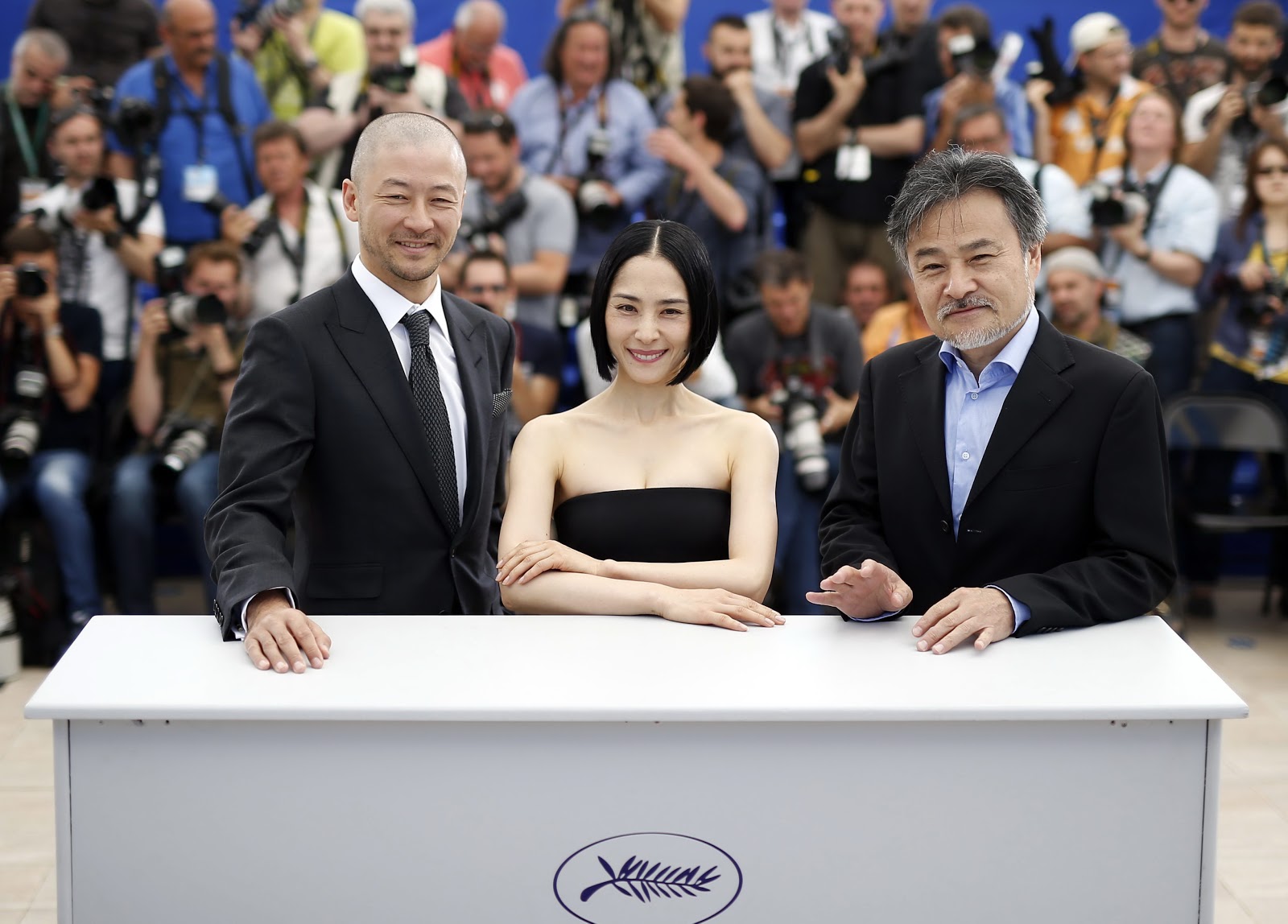 黑澤清(右)執導、淺野忠信(左)與深津繪里主演的《岸邊之旅》2015年在坎城影展獲一種注目單元最佳導演獎。(東方IC)