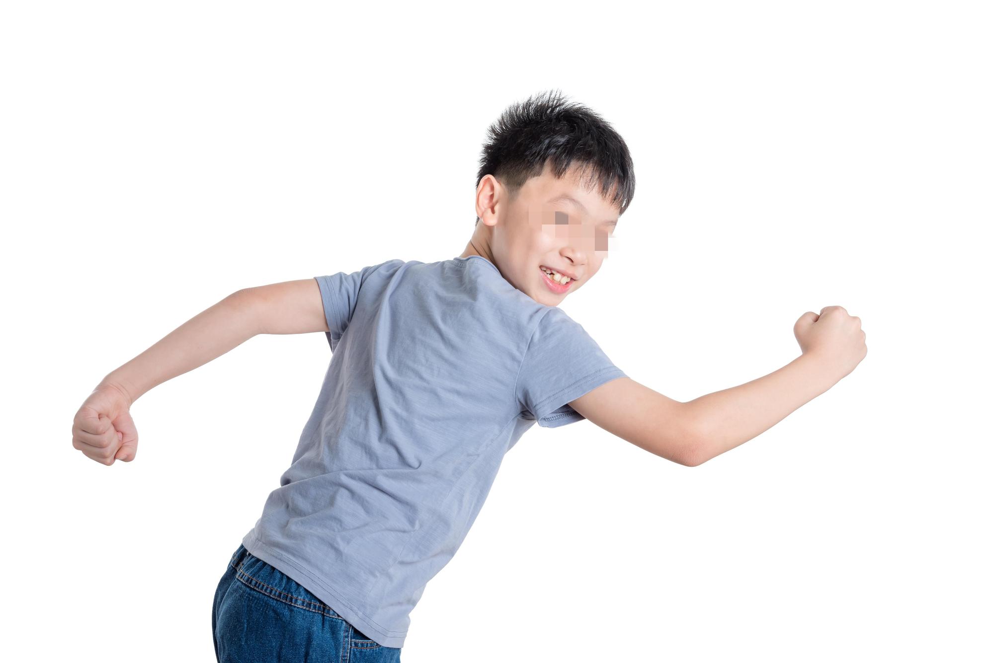 男童頑皮行徑讓網友大嘆:「他平常在家都看了什麼?」(示意圖,非當事男童,東方IC)