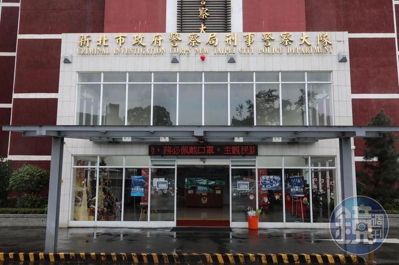 眾所矚目的館長槍擊案新北市刑大繼發生手錶遭竊後，近日又在天花板搜出槍毒。