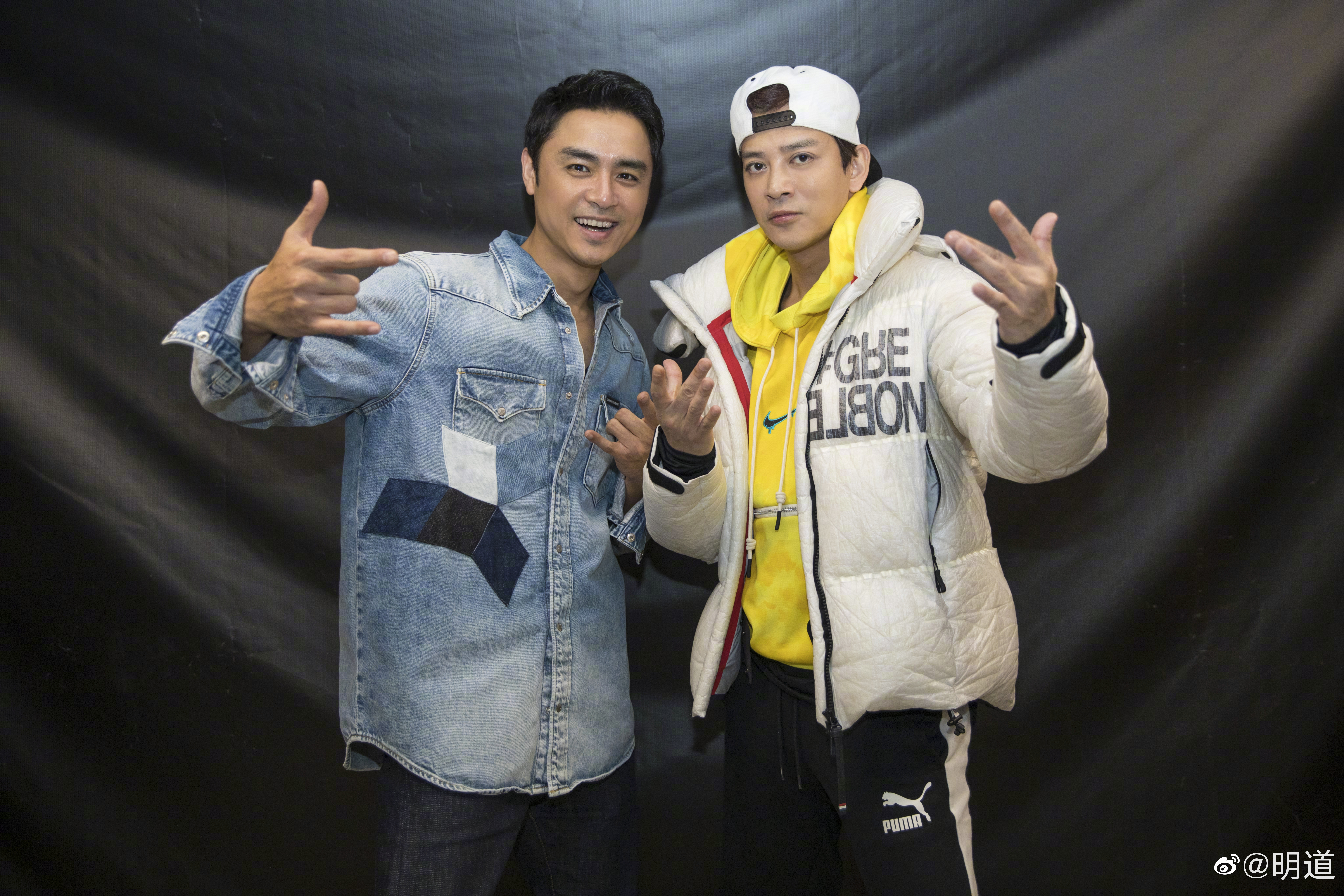 明道(左)靠著總裁形象吃遍兩岸。(明道微博)