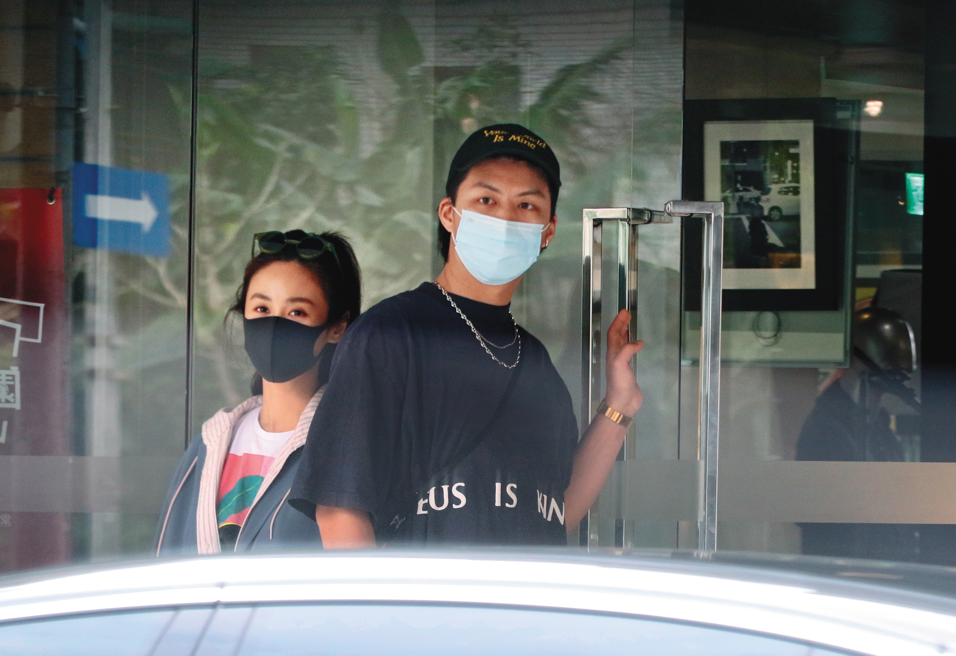 15：43 吳姍儒男友約大她1歲，兩人對戀情都很開放，經常公開出遊曬愛。