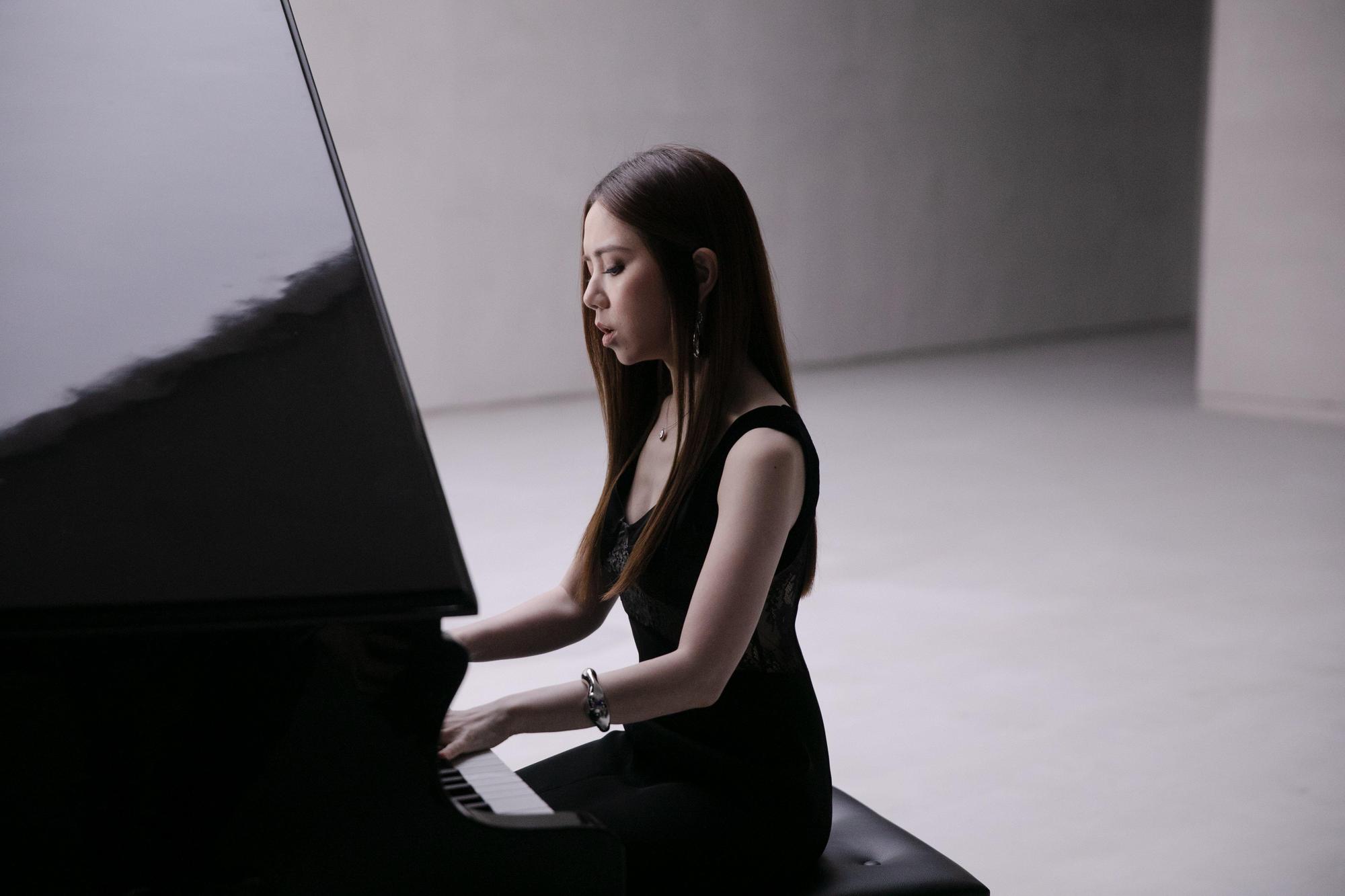鄧紫棋繼年初推出單曲〈平行世界〉後,再推出去年內心獨白作品〈孤獨〉MV。(索尼音樂提供)