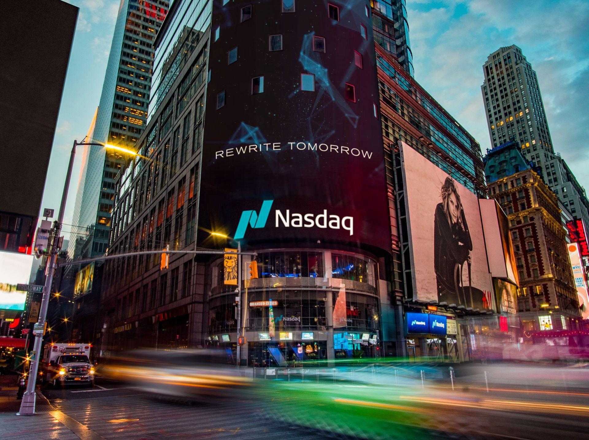 美債殖利率大幅波動後，投資人可擇優布局科技股與成長股。（翻攝Nasdaq臉書）