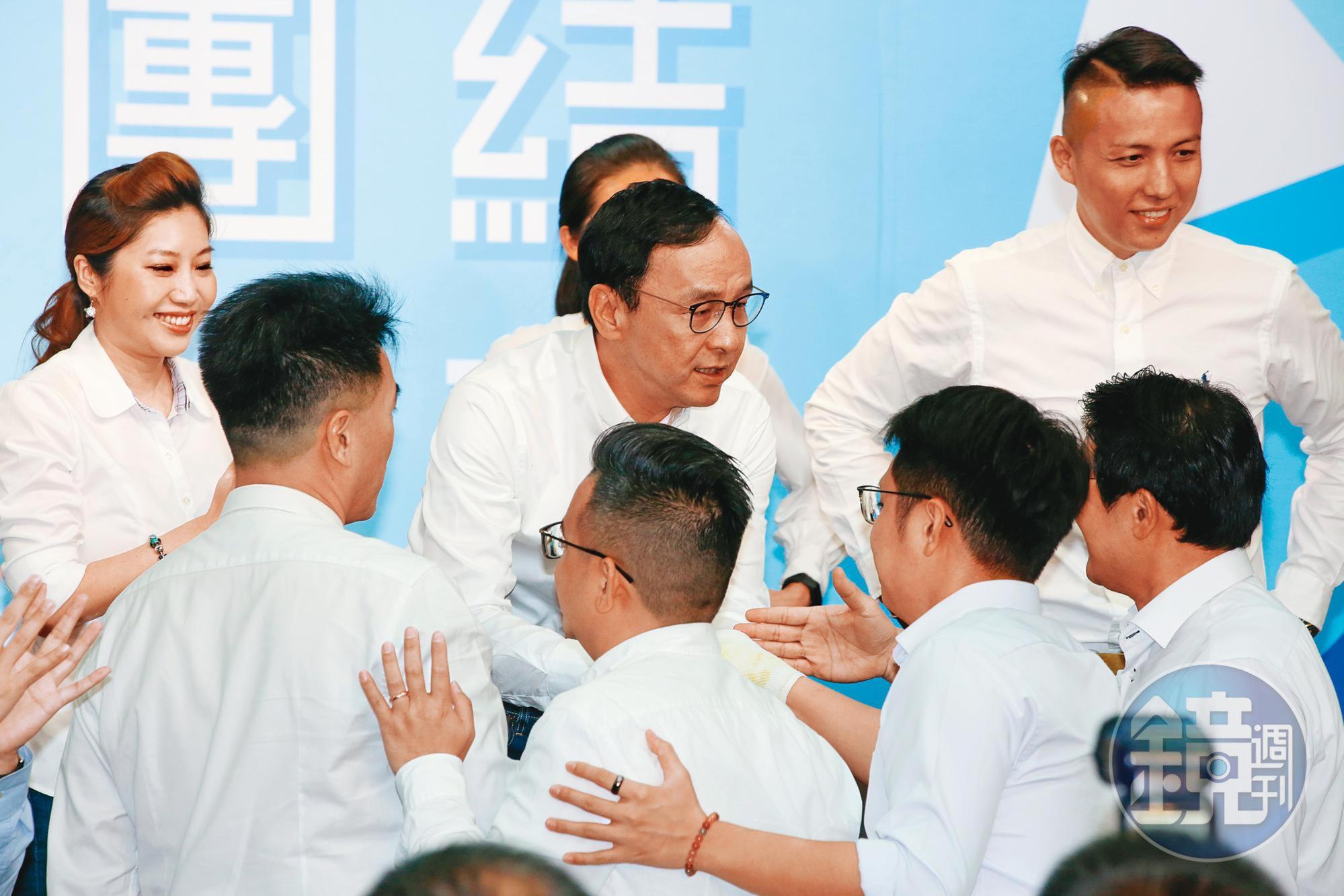 遲未宣布參選黨主席的朱立倫,讓挺朱派備感焦急,頻拱朱早日浮出檯面。圖為2019年朱出席新世代戰鬥團記者會。