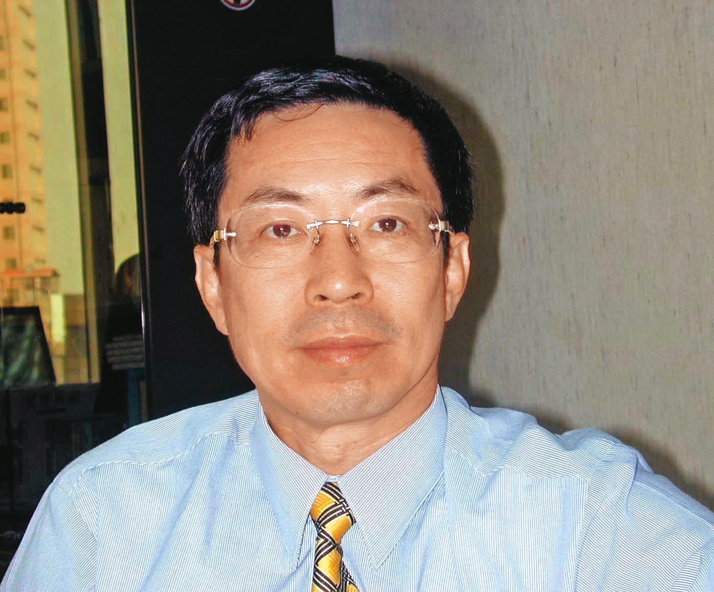 翁茂鍾27本筆記本臭不可聞,詳細記錄他如何利用宴會、球敘、送襯衫或報明牌買股等手法穿梭司法高層。(聯合知識庫)