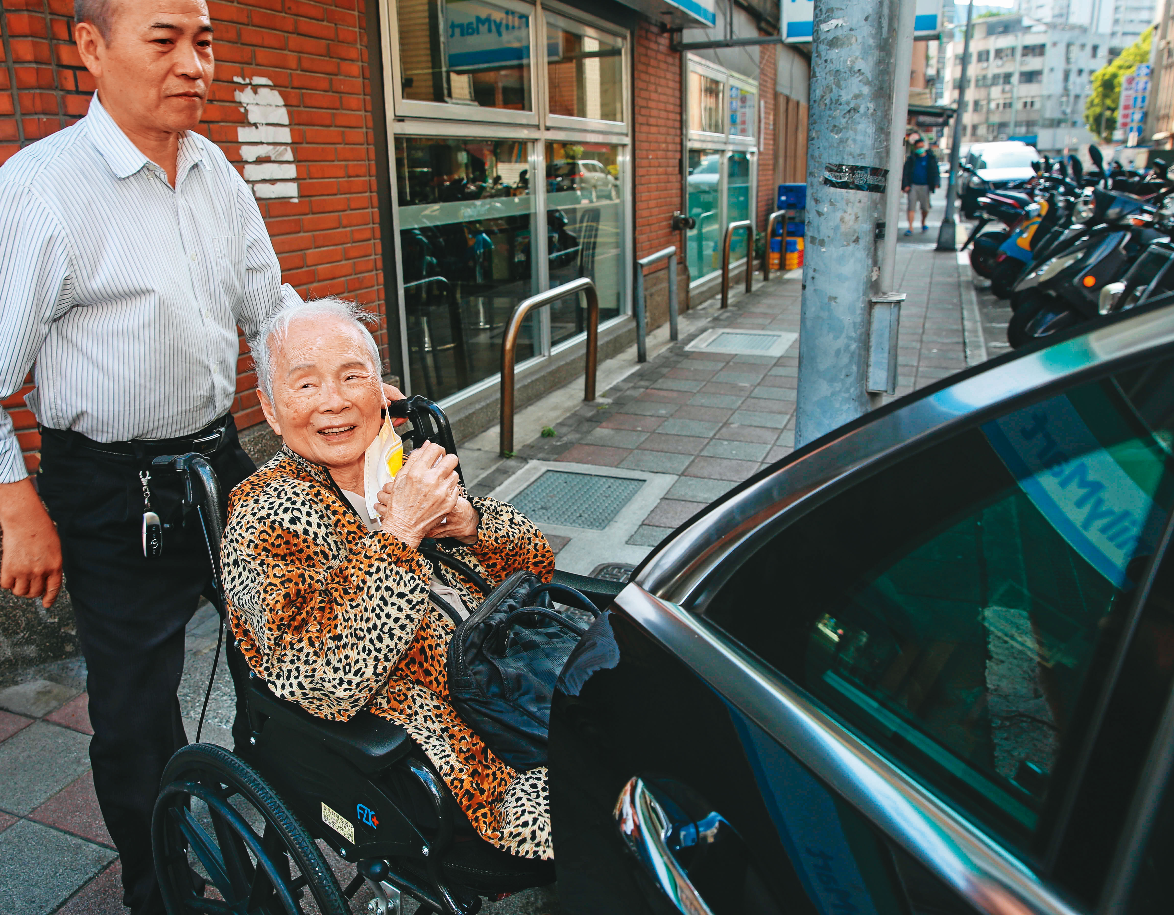 東元阿嬤林明穱高齡104歲,退休後最大的重心是參與教會活動。
