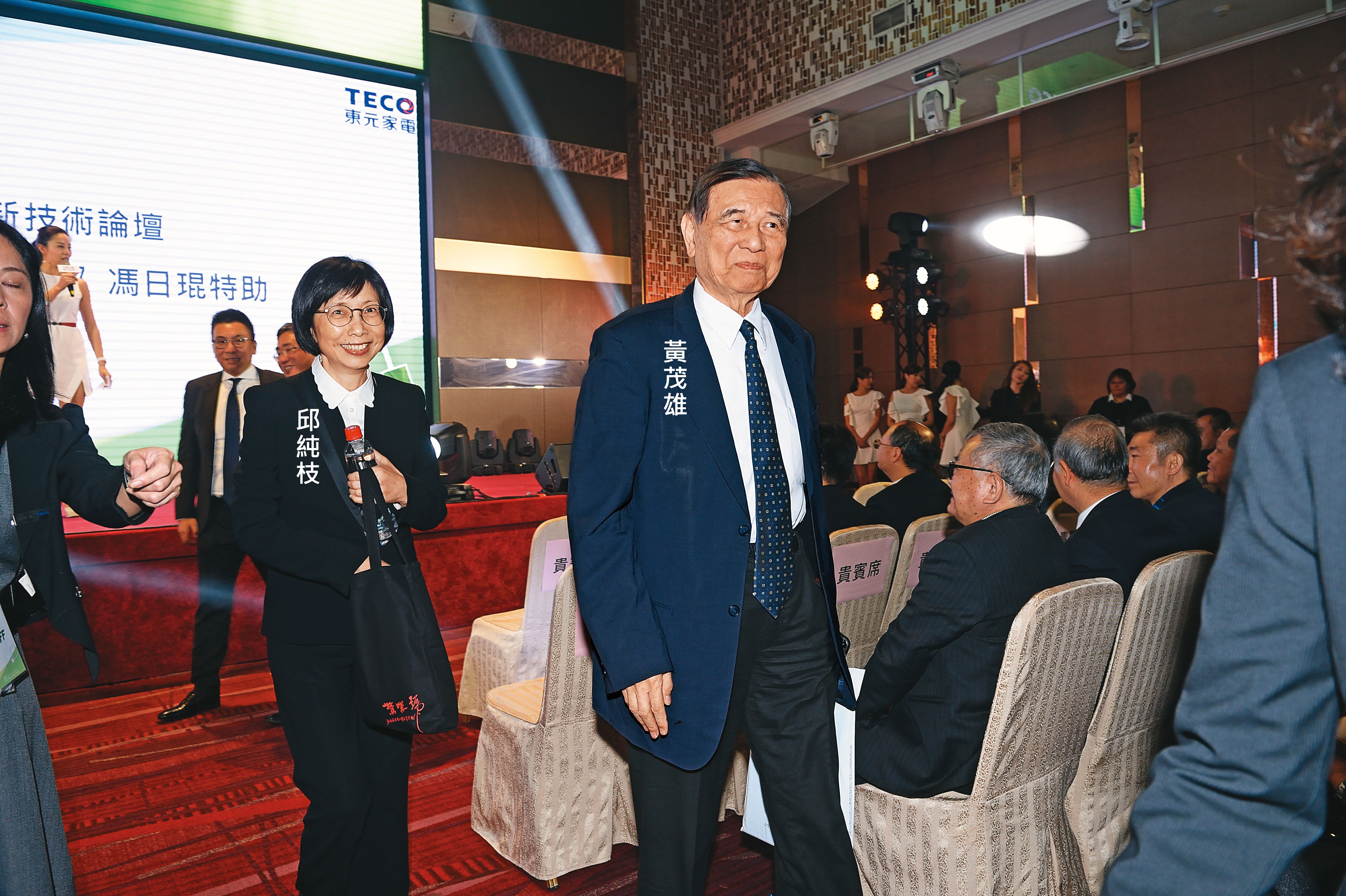 黃茂雄退居幕後改任會長,董事長邱純枝因聽話備受黃茂雄重用。