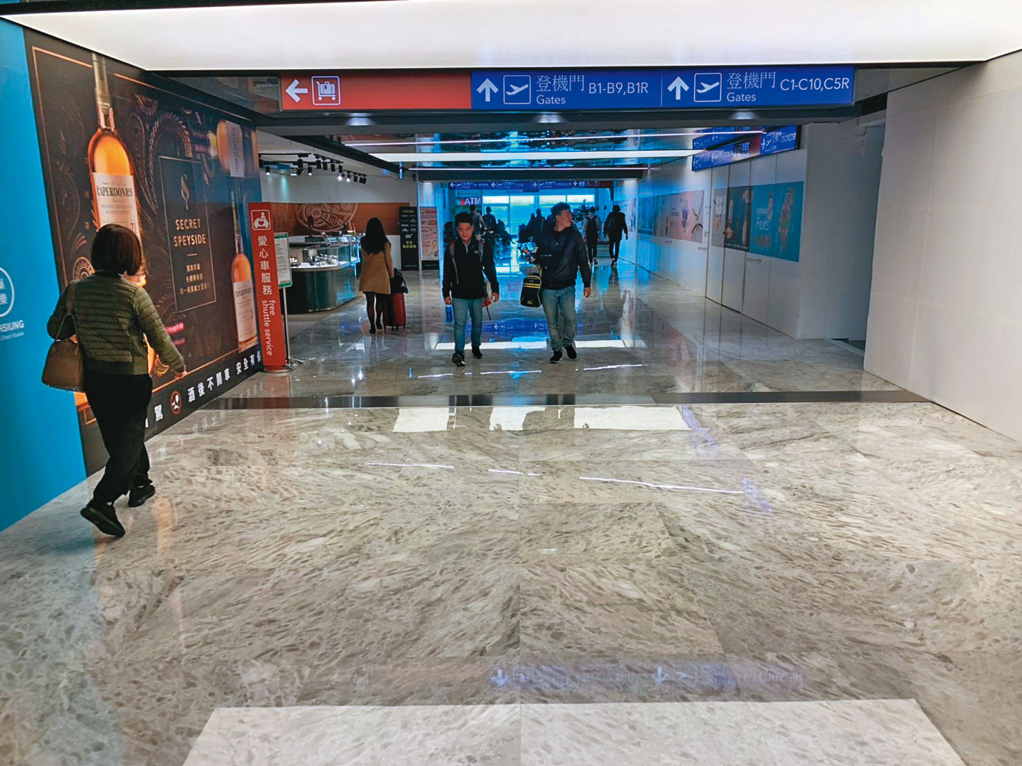高得的大理石材不只應用於住宅，在身為國門的桃園機場出境大廳也可見到。（高得提供）