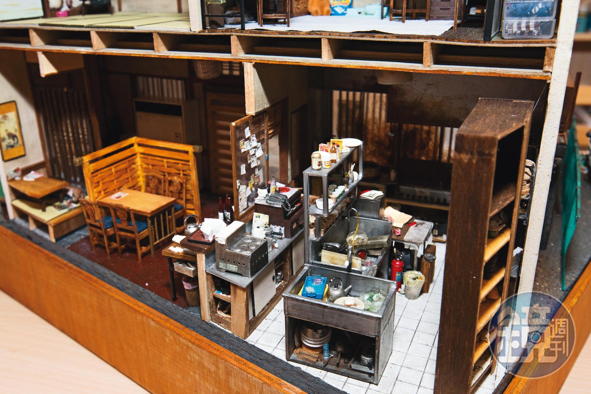 鄭鴻展忠實呈現一間鰻魚店的外觀,以及內部生活情景。