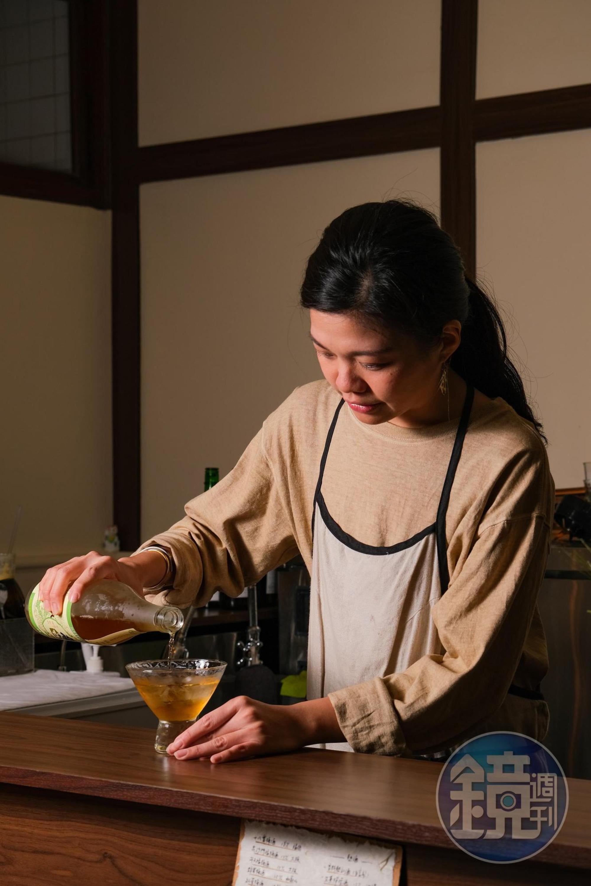 主理人劉彥君曾到日本打工度假，回台後用過去見聞及經歷打造出木目麦酒的舒適環境。