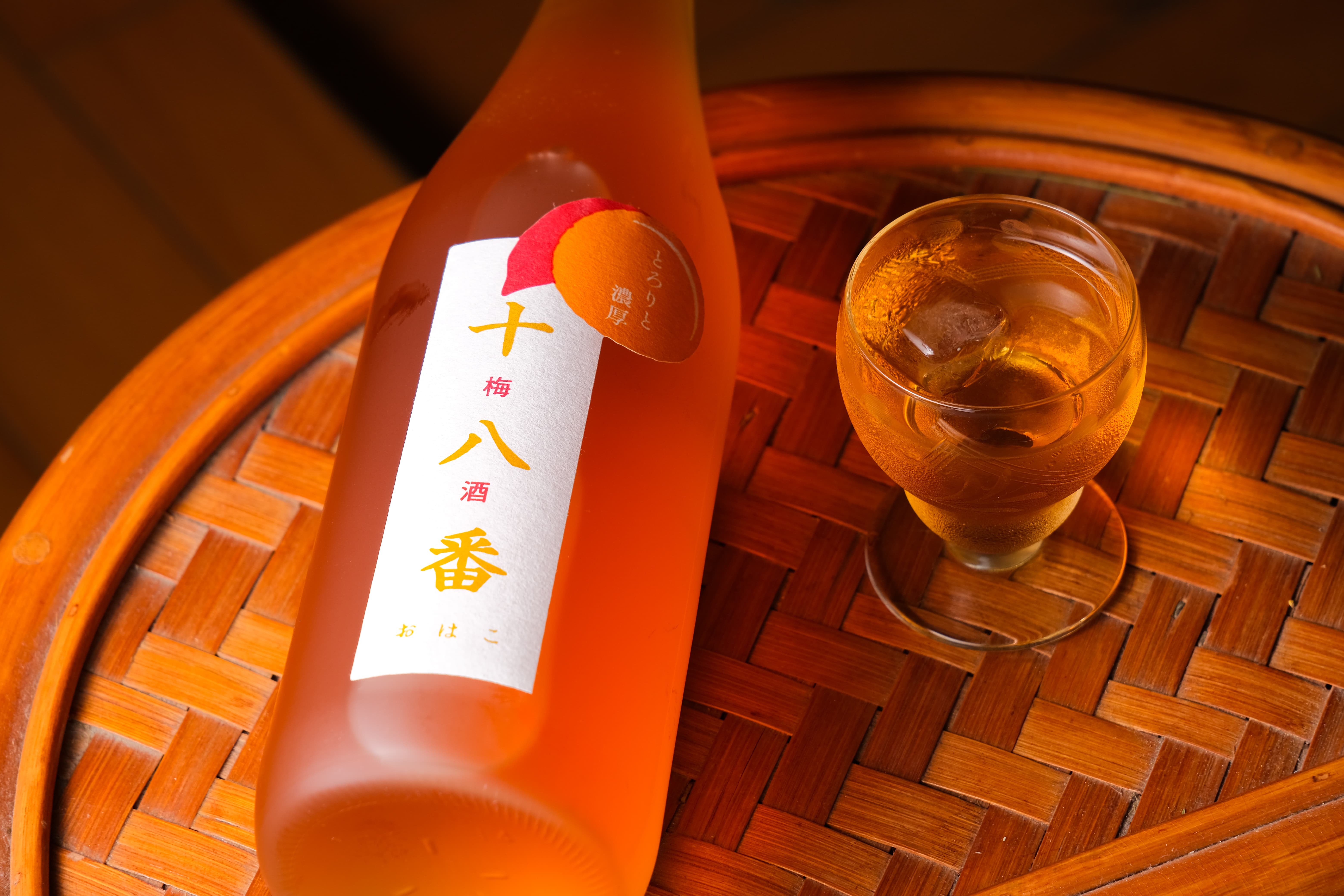 使用古城梅醃製的「十八番」融合芝麻燒酎熟成，梅子風味濃厚純粹，有種「歷練感」。（230元／杯）