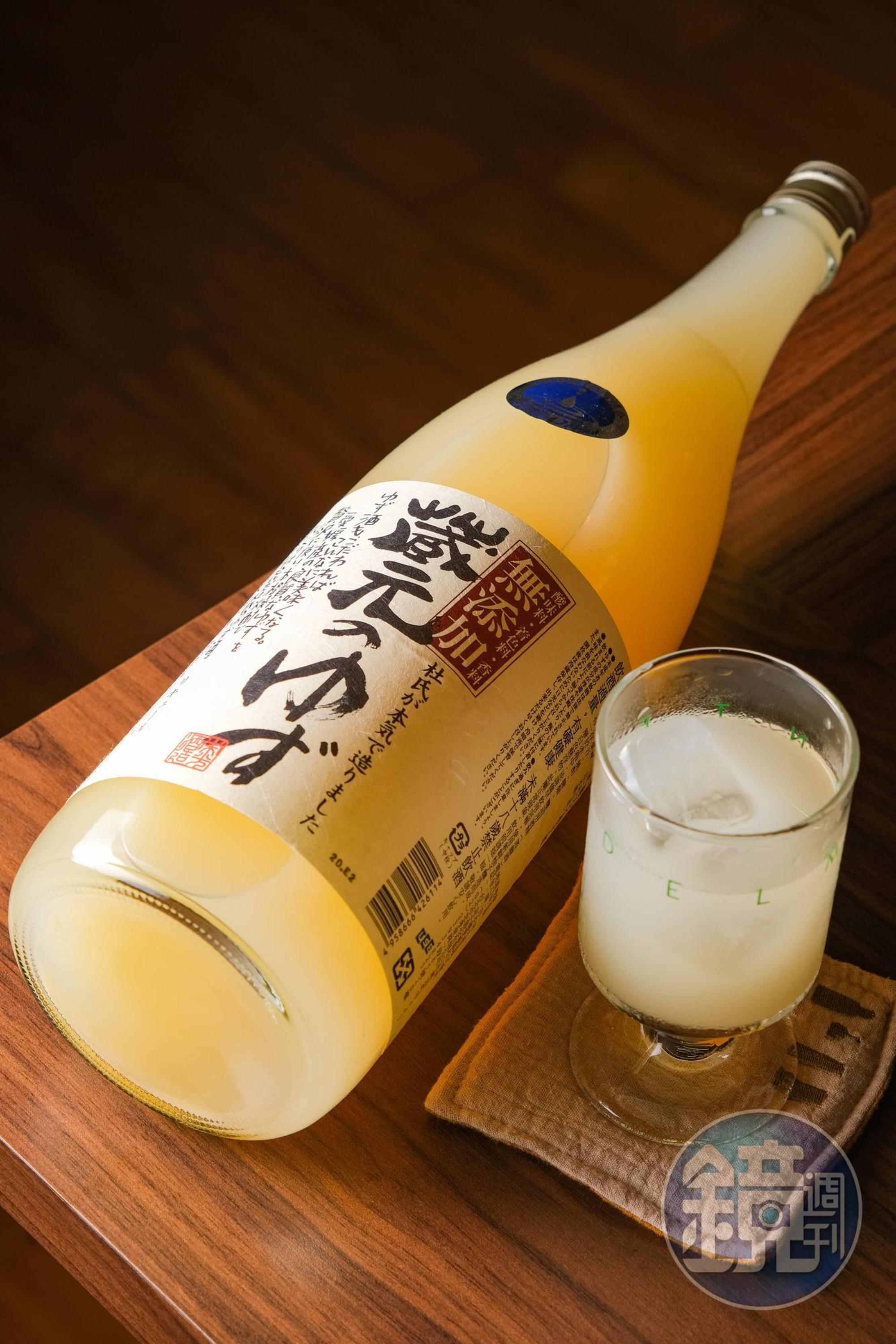 「藏元柚子酒」柚香四溢且酒精濃度偏低,一般人接受度高。(230元/杯)