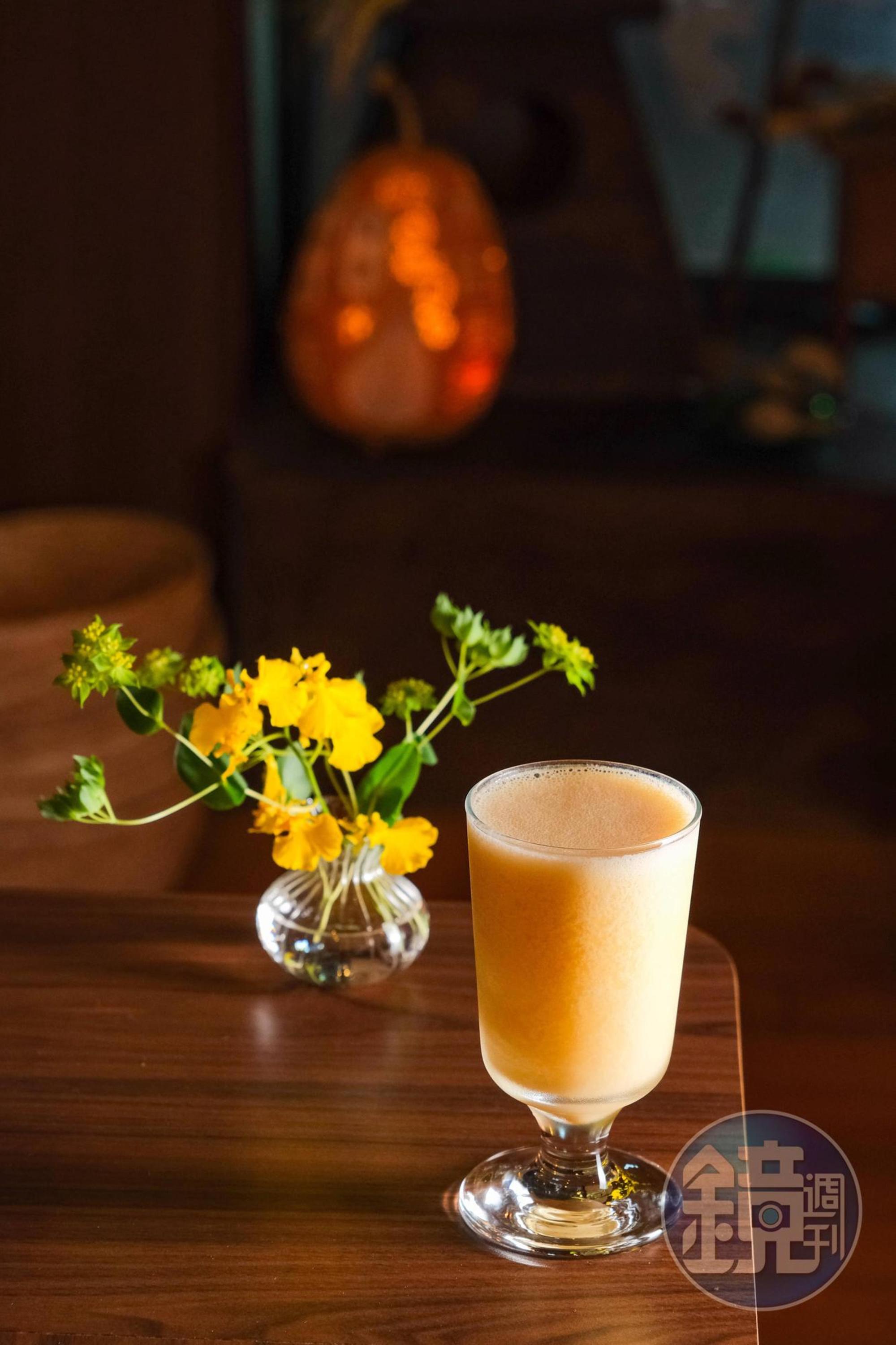 傳統古早味飲品「蛋蜜汁」,有如檸檬糖霜酸中帶甜。(160元/杯)
