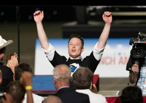 特斯拉首席執行長馬斯克（Elon Musk）這次又有新創舉，將自己頭銜改為「特斯拉電音之王」。（翻攝Elon Musk Instagram）