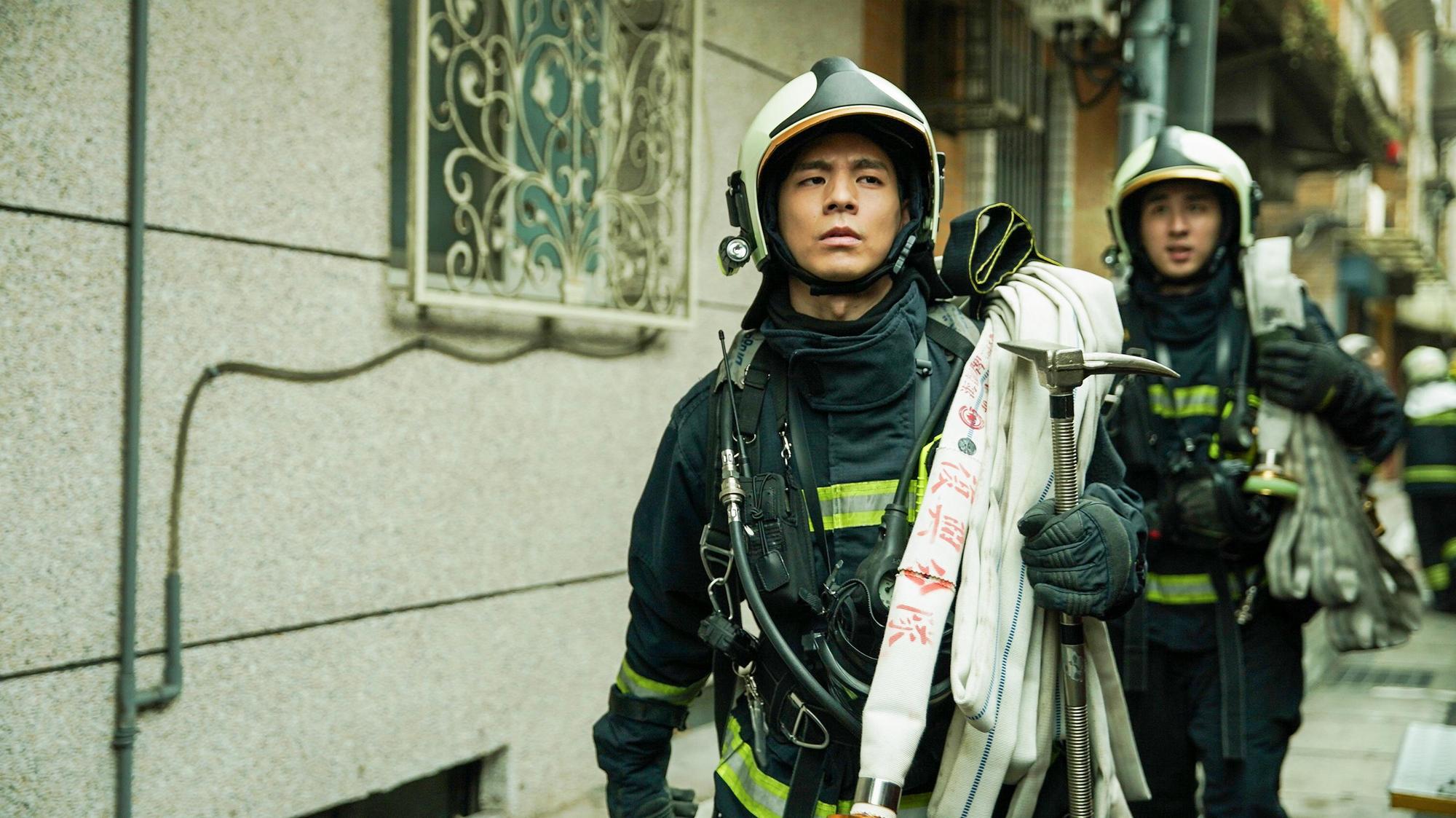 林柏宏在新戲《火神的眼淚》飾演消防員,帥勁十足。(公共電視、myVideo提供)
