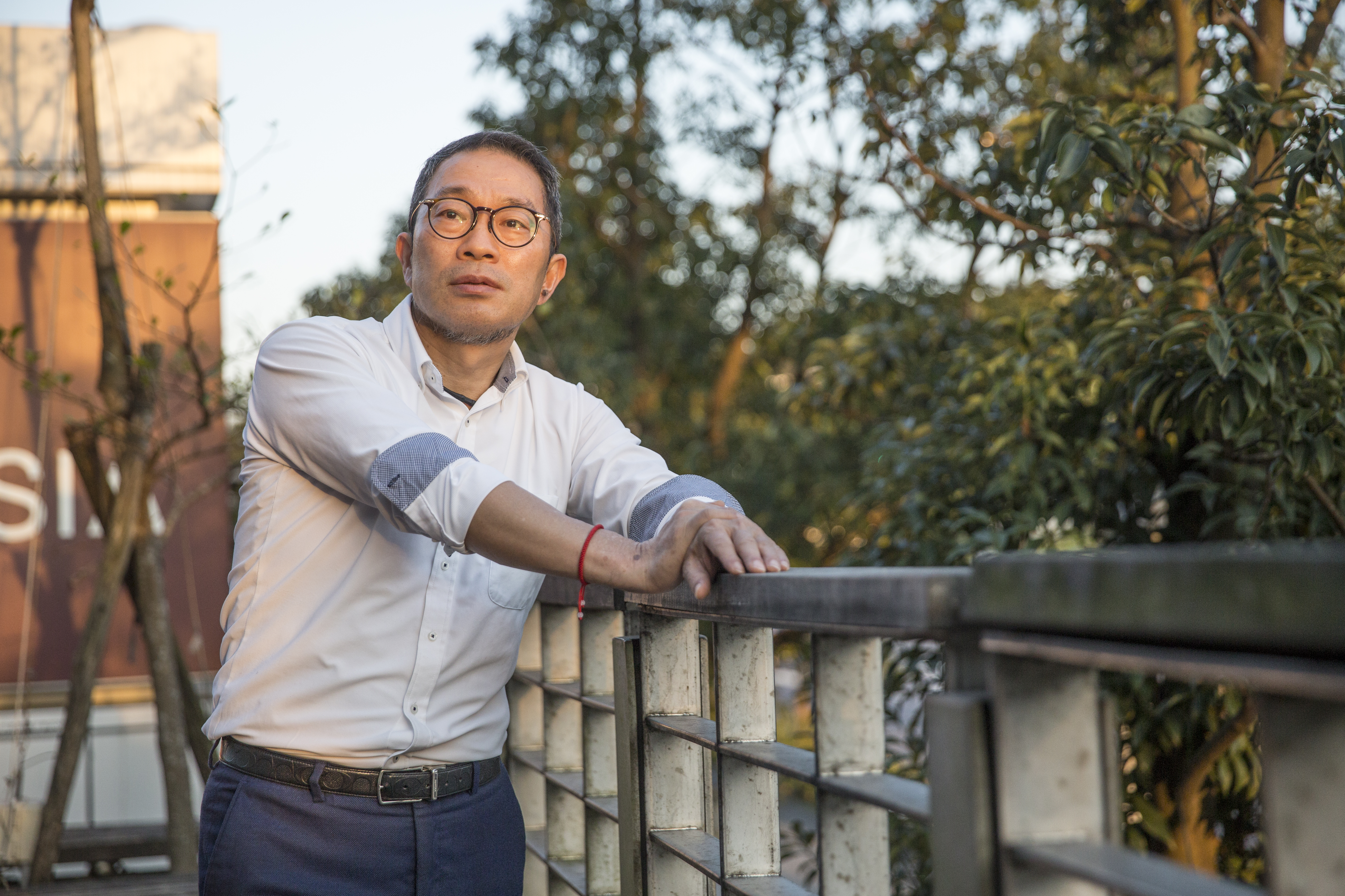 56歲才離職，周繼正曾擔心到睡不著覺、爆瘦6公斤。後來決定自己創業，去年底危機入市，引進知名韓國料理品牌，放手一搏。