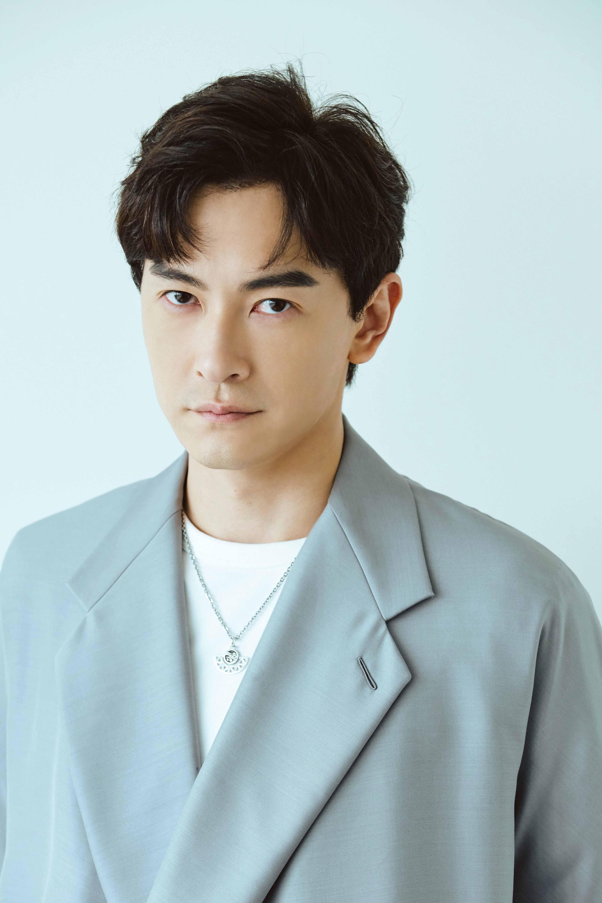 在《無神之地不下雨》鄭元暢飾演的因果矯正司的司長「風之神」,是劇中位階最高的神。(三鳳製作提供)