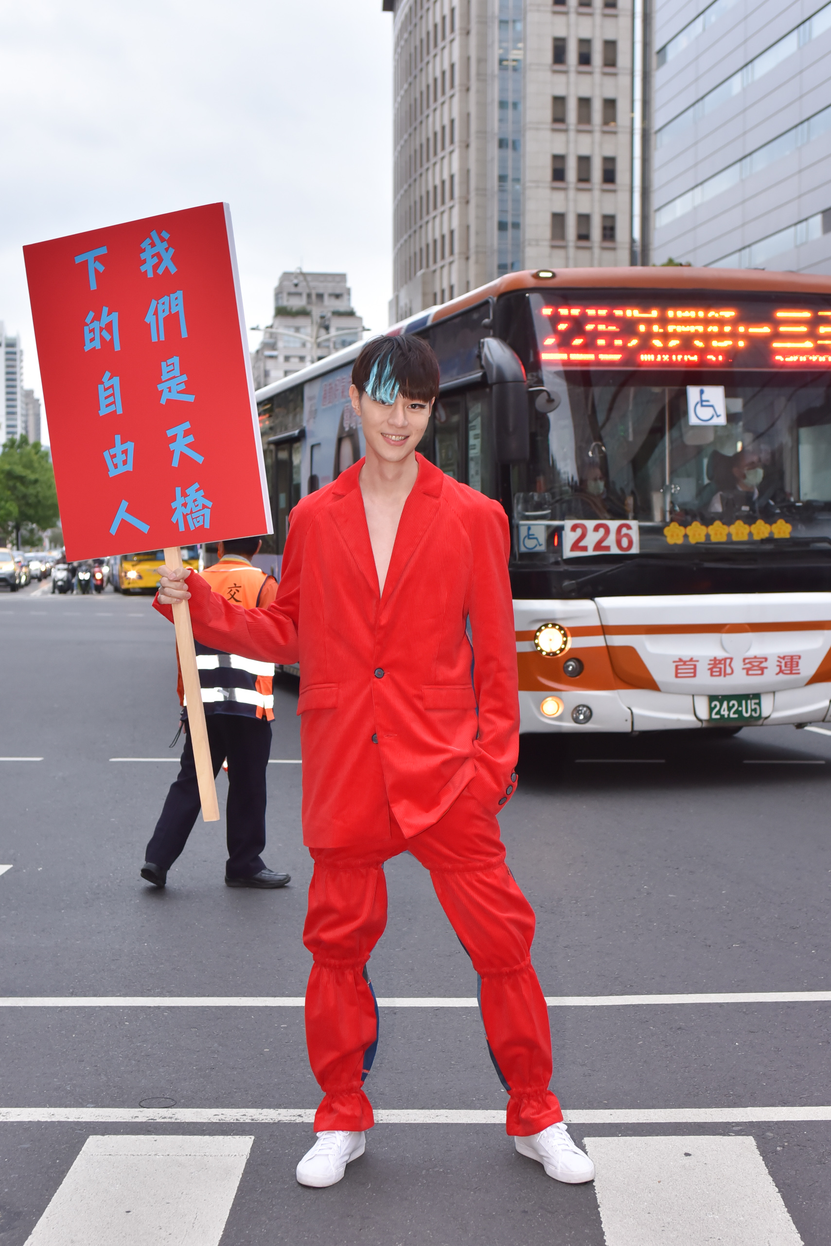 吳珝陽日前受邀台北時裝週快閃走秀。(伊林提供)
