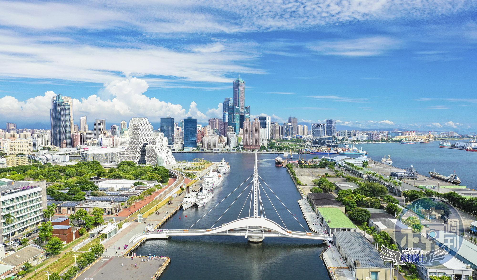 大港橋結合水岸輕軌,串連駁二特區、高港棧庫群。
