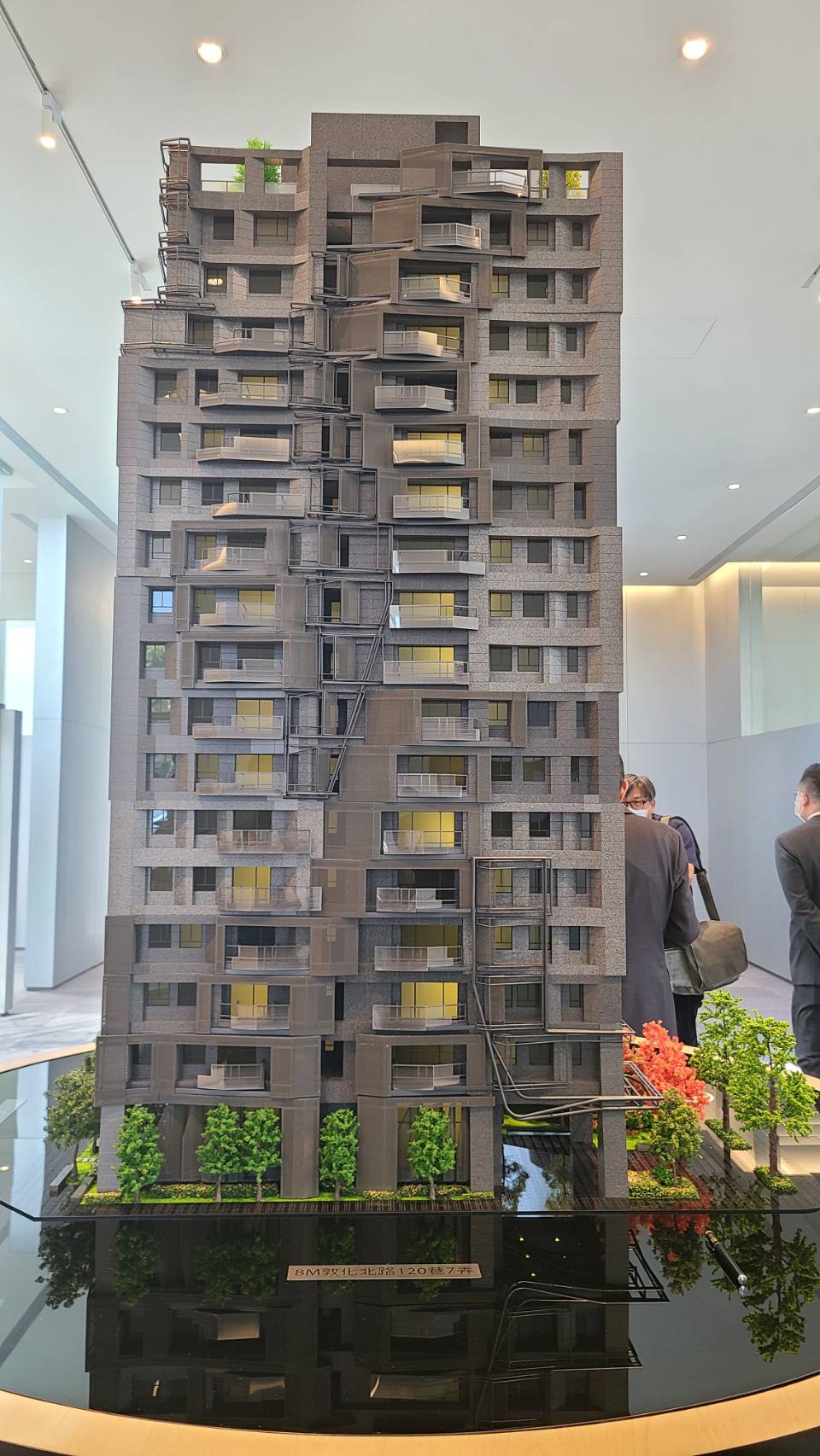 衍見築將由美國AIA建築團隊Oyler Wu Collaborative打造17層SC鋼骨建築,預計4年後完工。