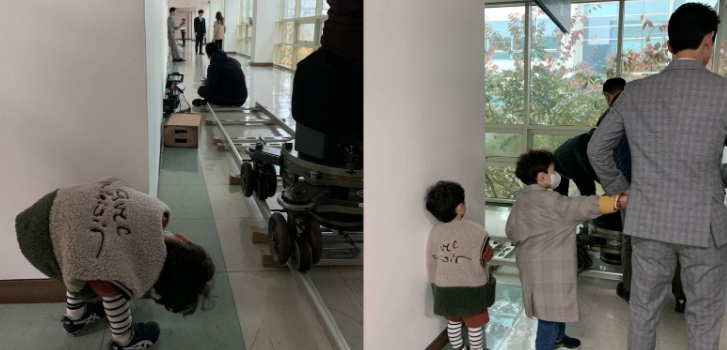 宋仲基姪子到《黑道律師文森佐》拍攝現場探班，宋仲基（右圖右）一有空檔就和姪子黏在一起，還把姪子的手塞進口袋中。（翻攝自宋仲基哥哥Instagram）