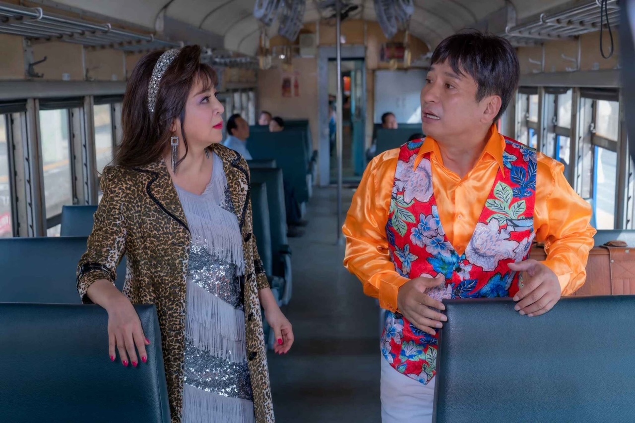 王彩樺、王中平為民視備檔八點檔《黃金歲月》到屏東拍戲。（民視提供）