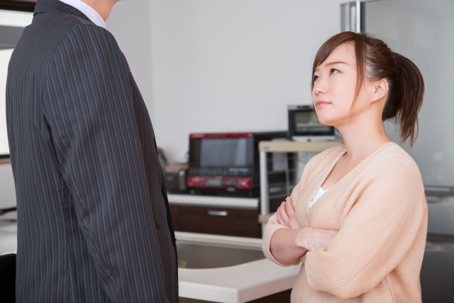 一名人妻抱怨丈夫太吝嗇，卻反遭網友砲轟「當妳老公真可憐」。（示意圖，Photo-AC）