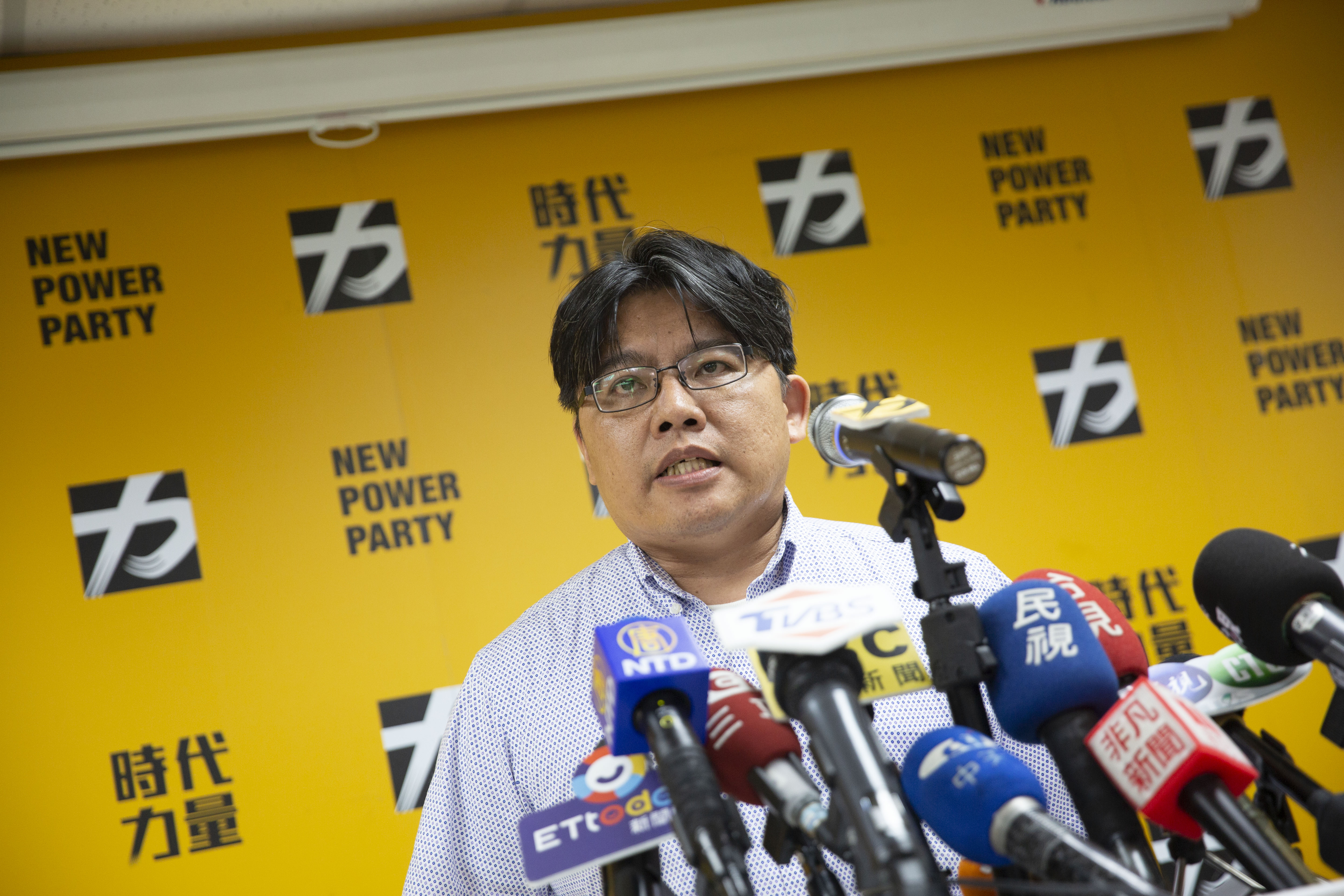 時代力量立委邱顯智po出《國語日報》社論截圖，並以標記強調「#不只小朋友讀國語日報」「#財政部更該讀」。（本刊資料照）